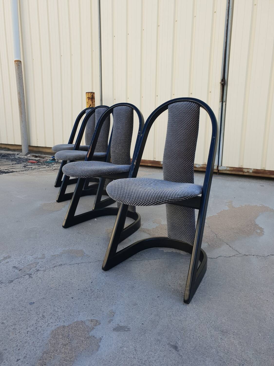 Série de 4 chaises design 1970