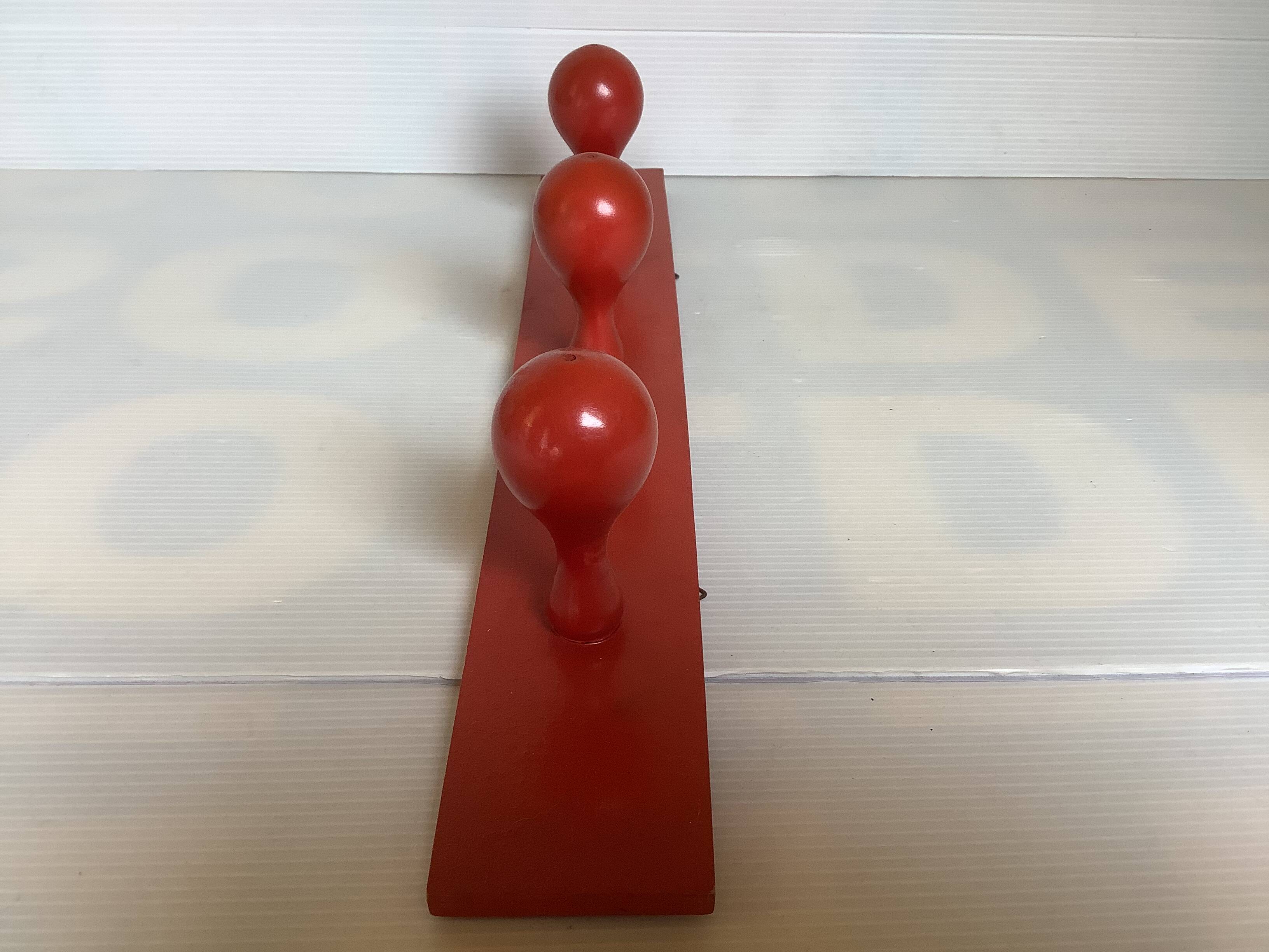 Porte manteau bois rouge