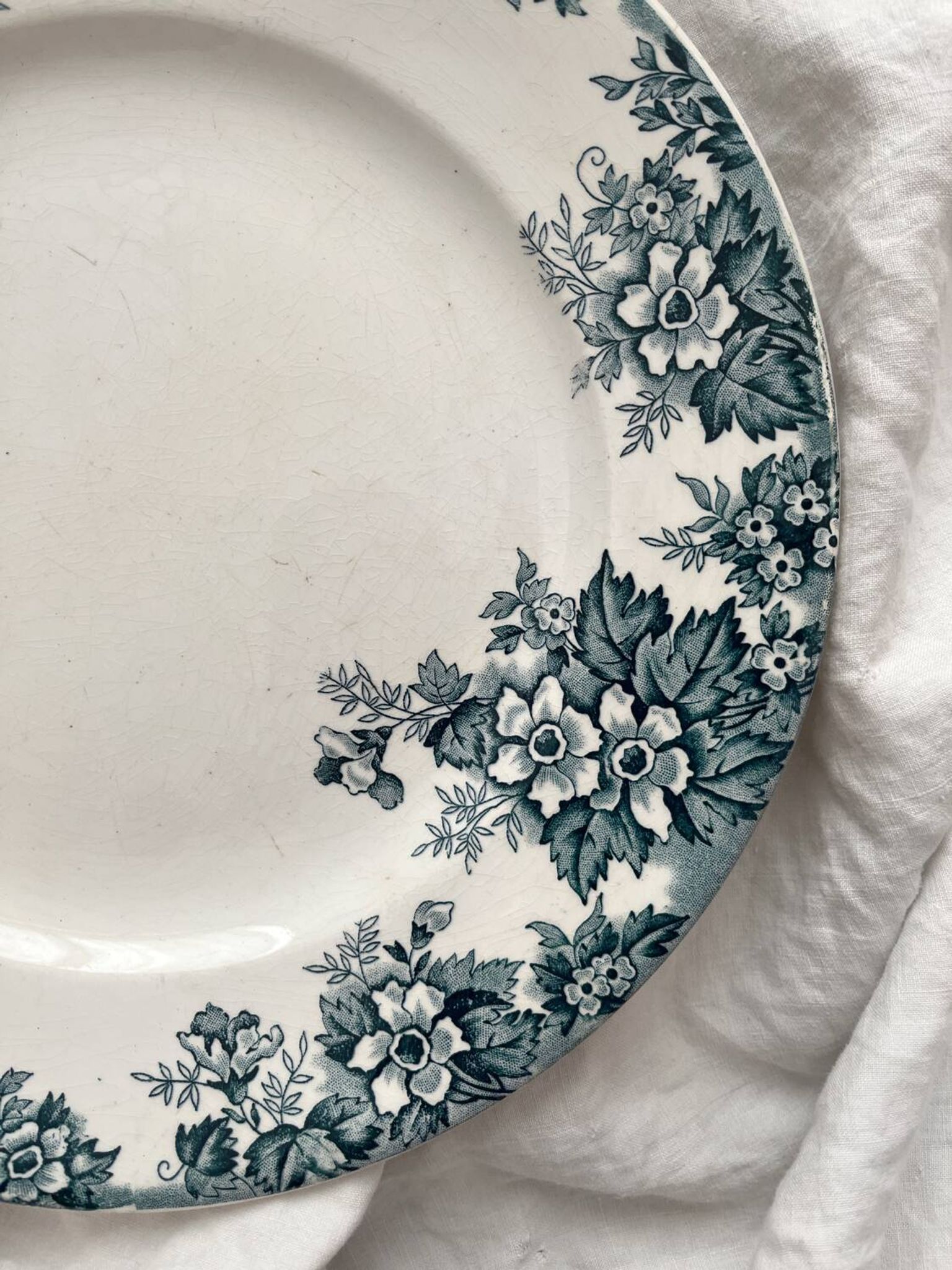 Round ironstone dish “Marie Louise” Saint Amand and Hamage