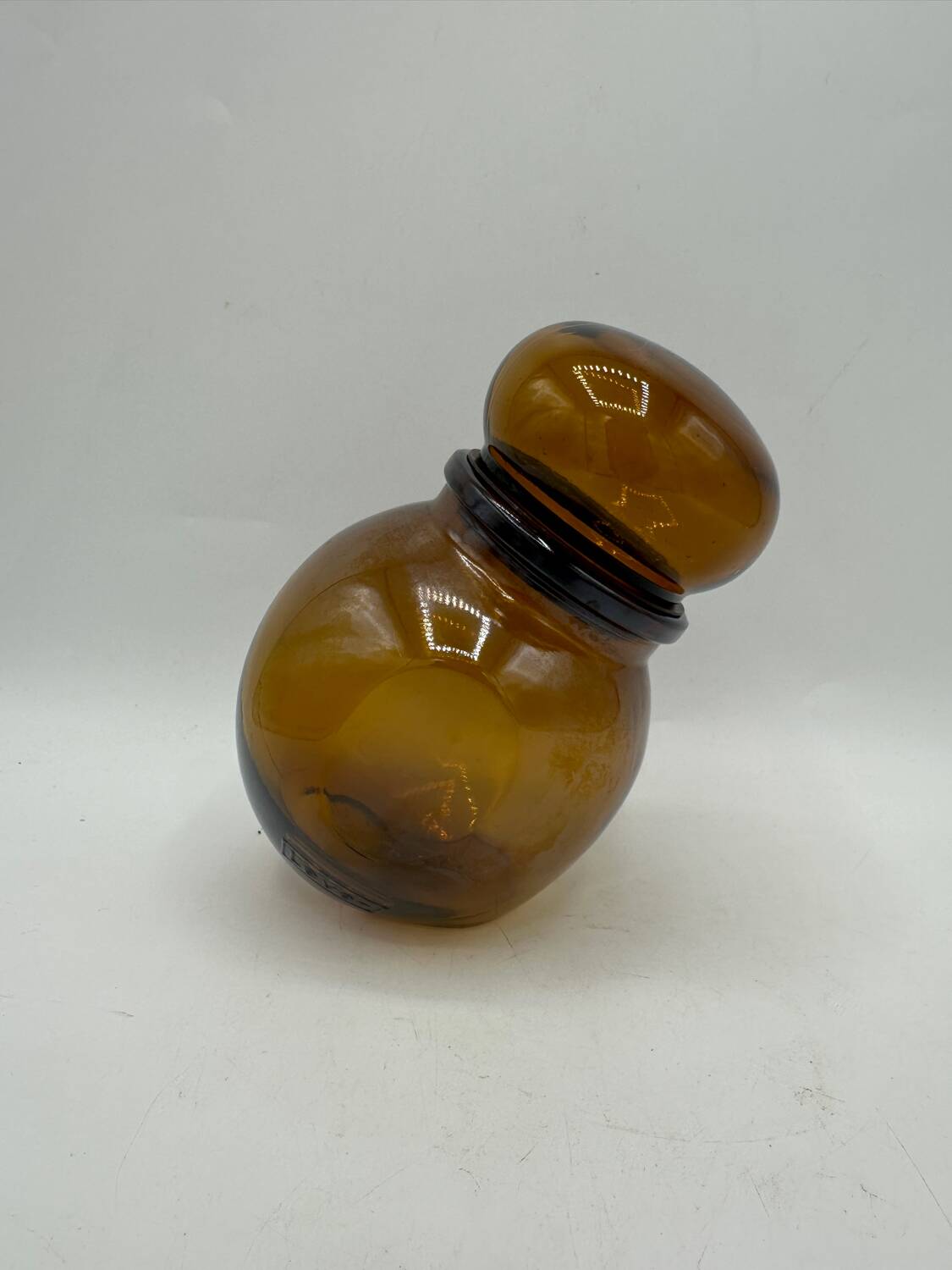 Apothecary jar Lever