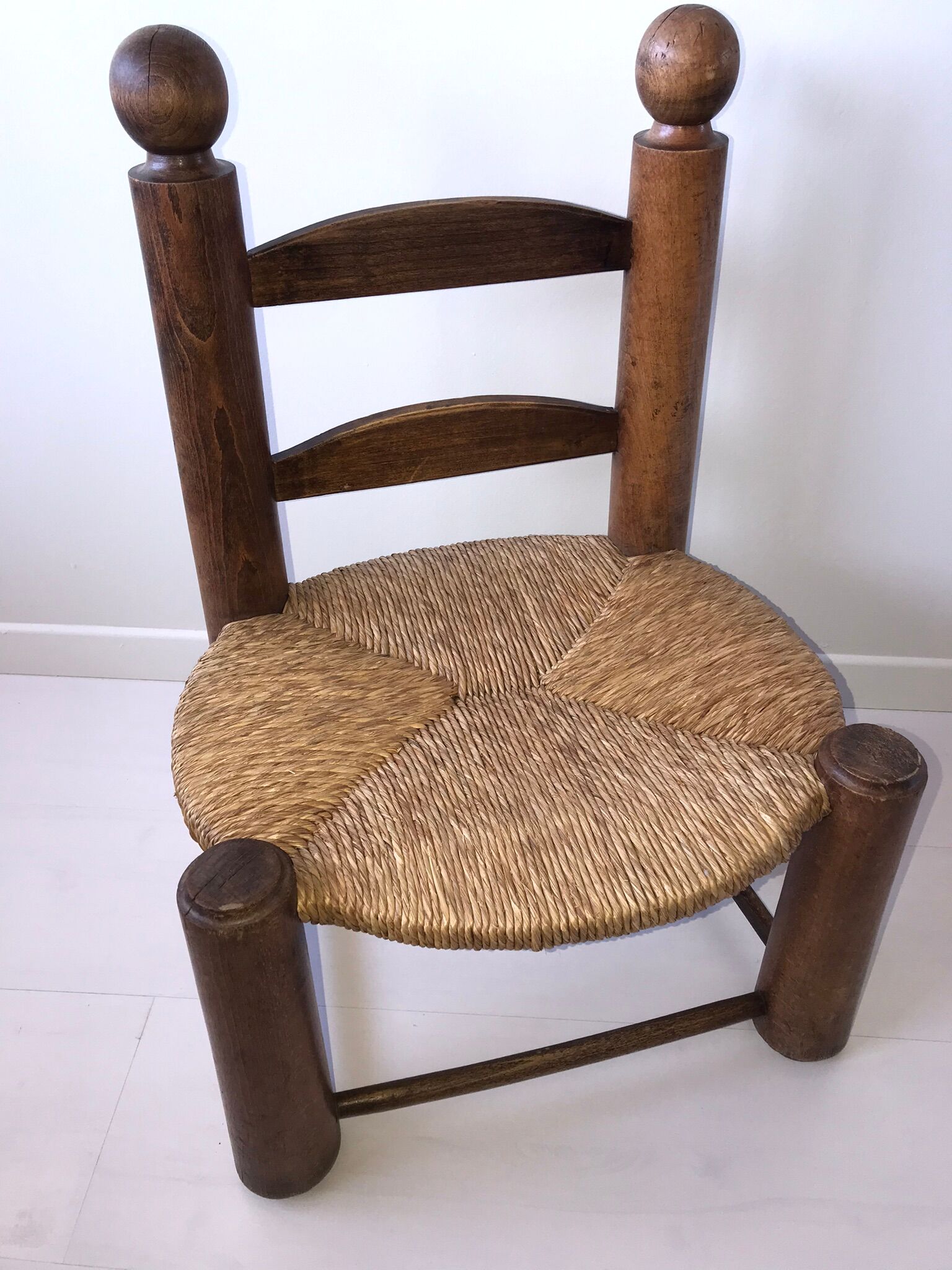 Solid wood straw chair