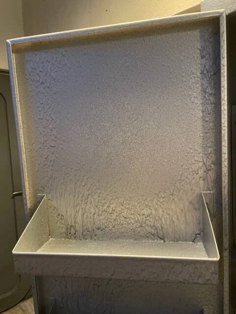 Metal workshop cabinet