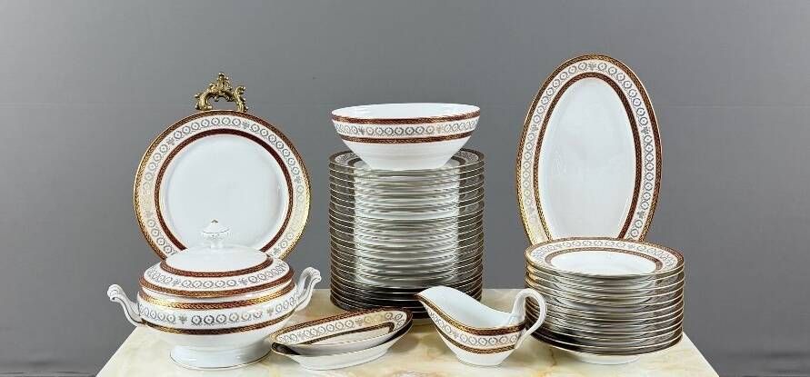 Limoges porcelain table service Leclaire, 42 pieces, 20th century