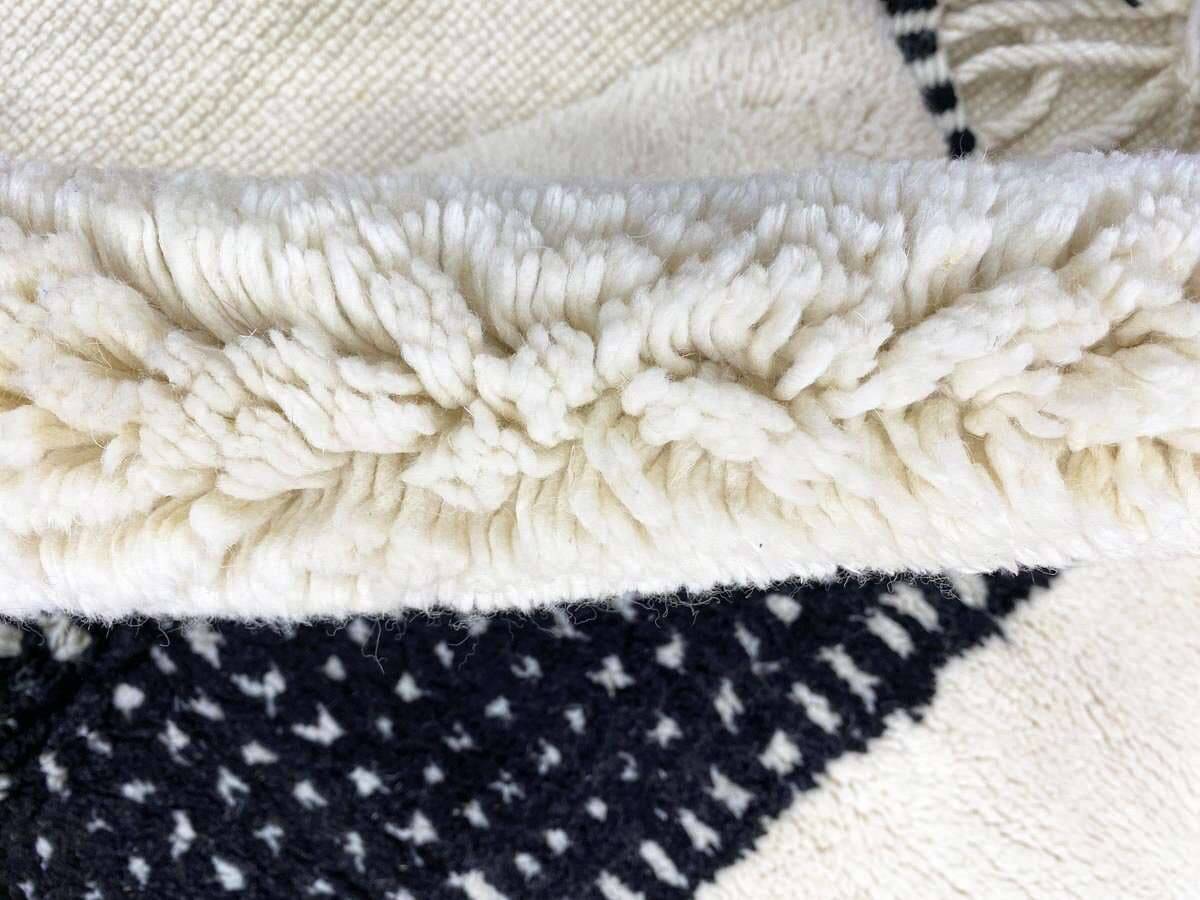 Traditional handmade Berber rug 250cmx150cm