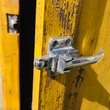 Wardrobe locker room paris post