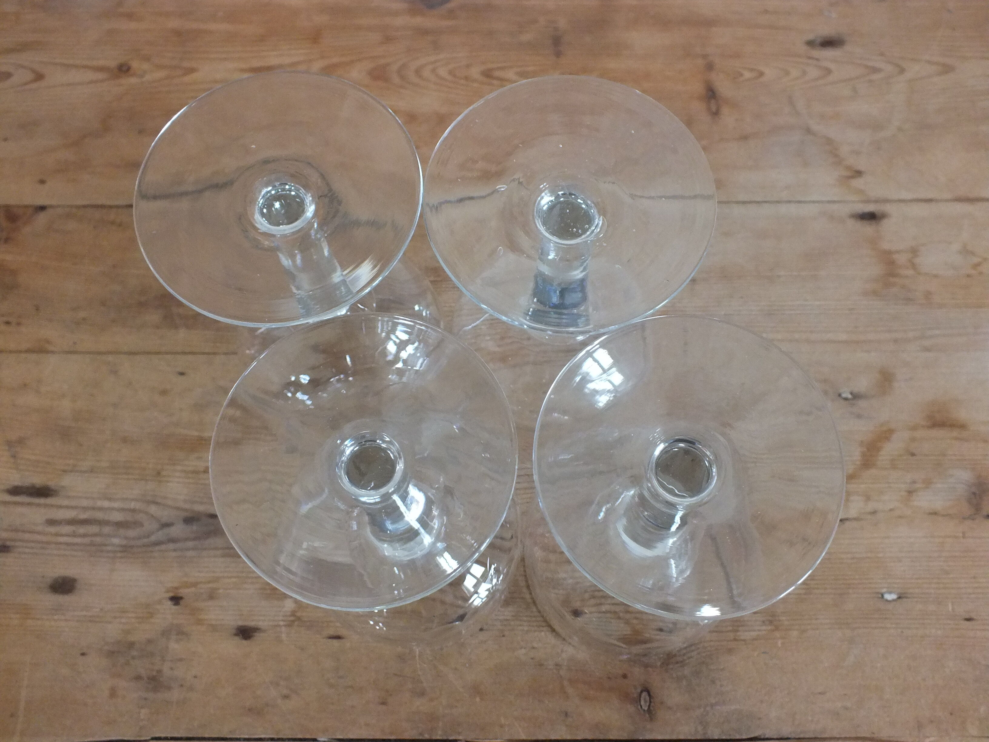 4 engraved glass wine glasses from the 30s