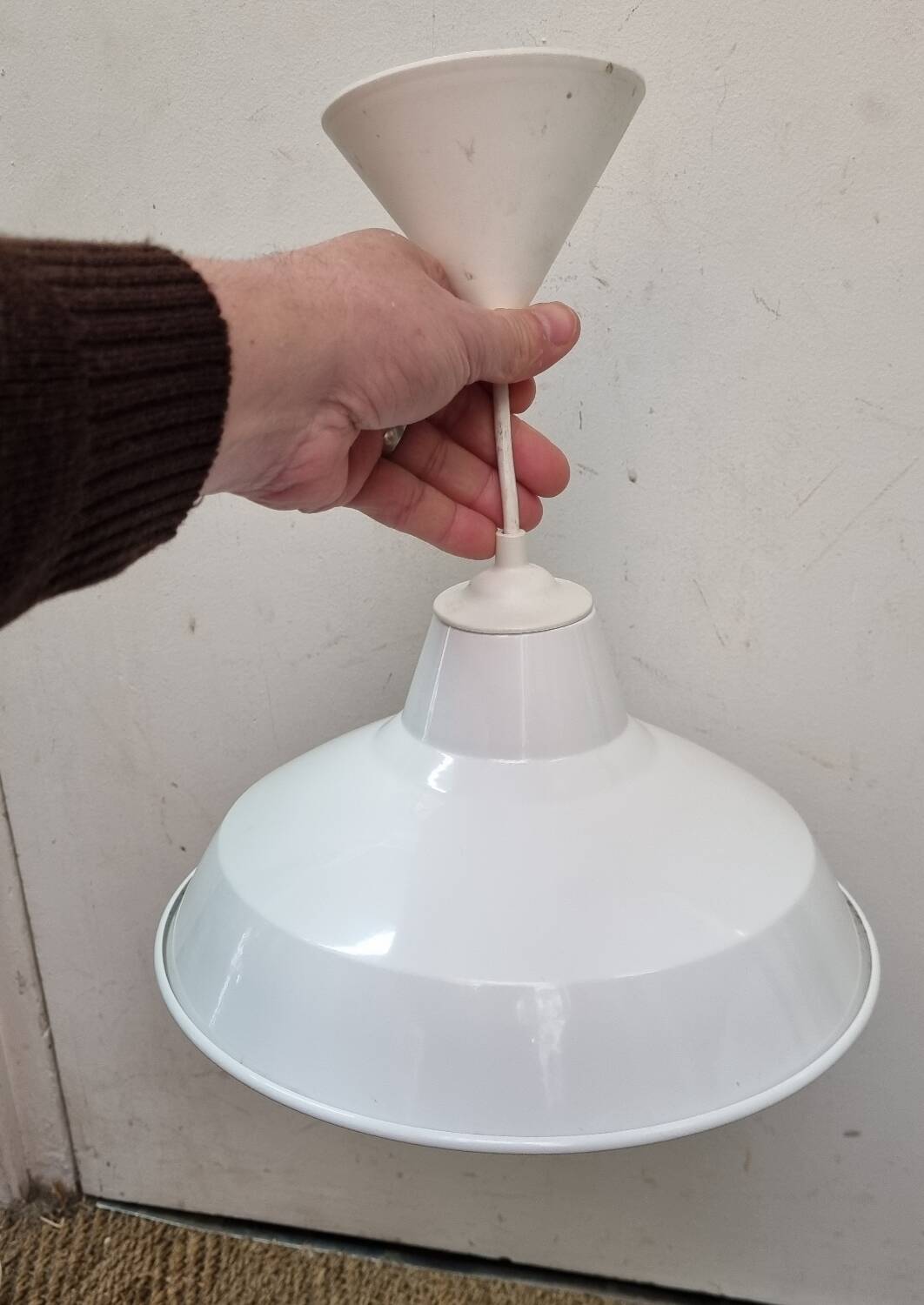 Industrial white iron pendant light