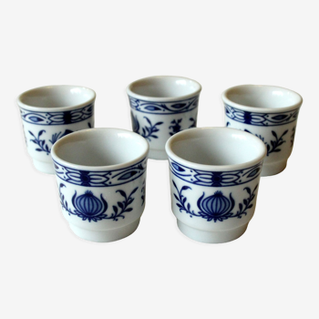 5 handpainted porcelain egg cups in white blue, vintage from the 1960s