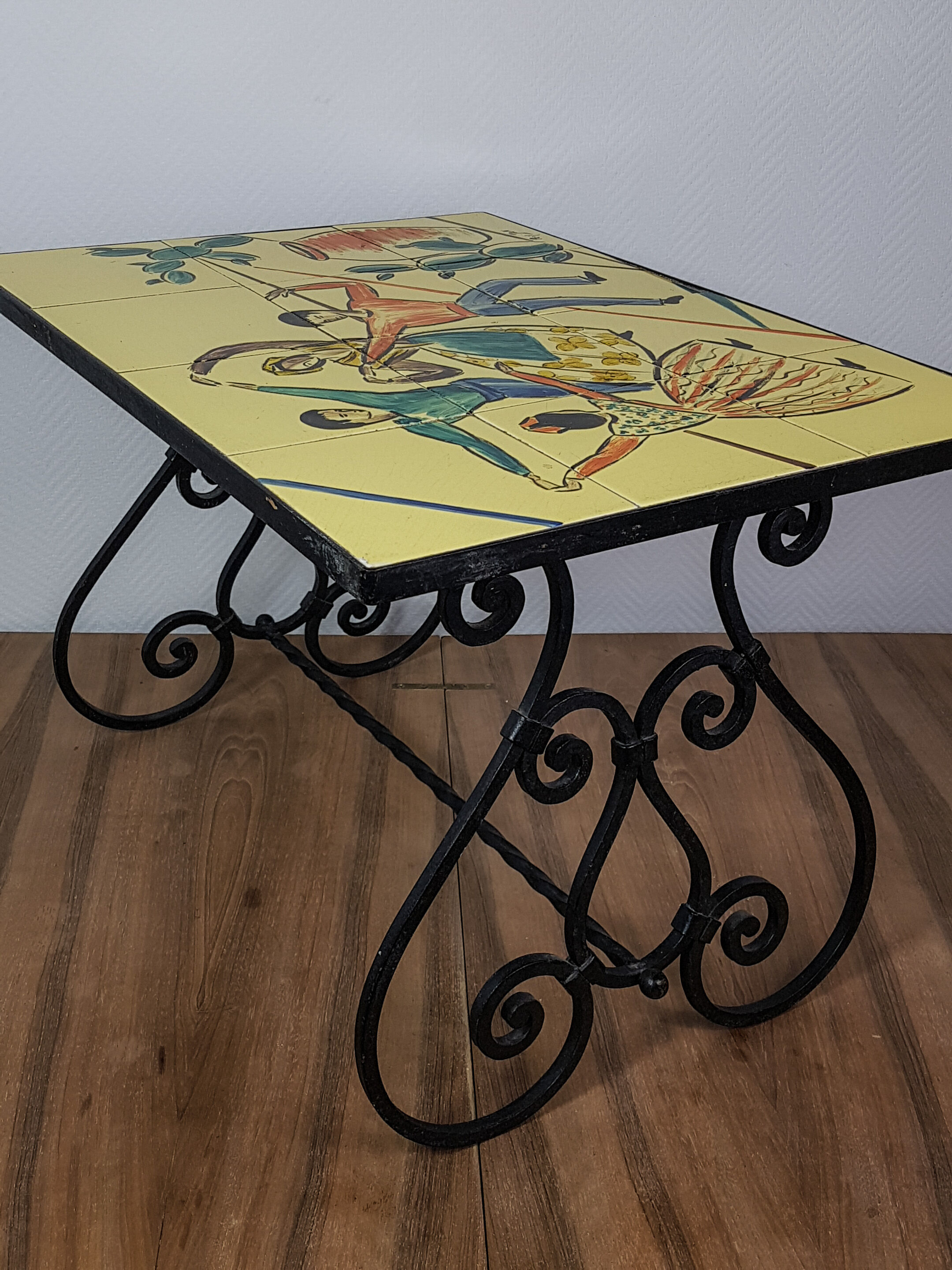 Wrought iron coffee table porcelain tray painted with a vintage Provencal scene 60s/70s