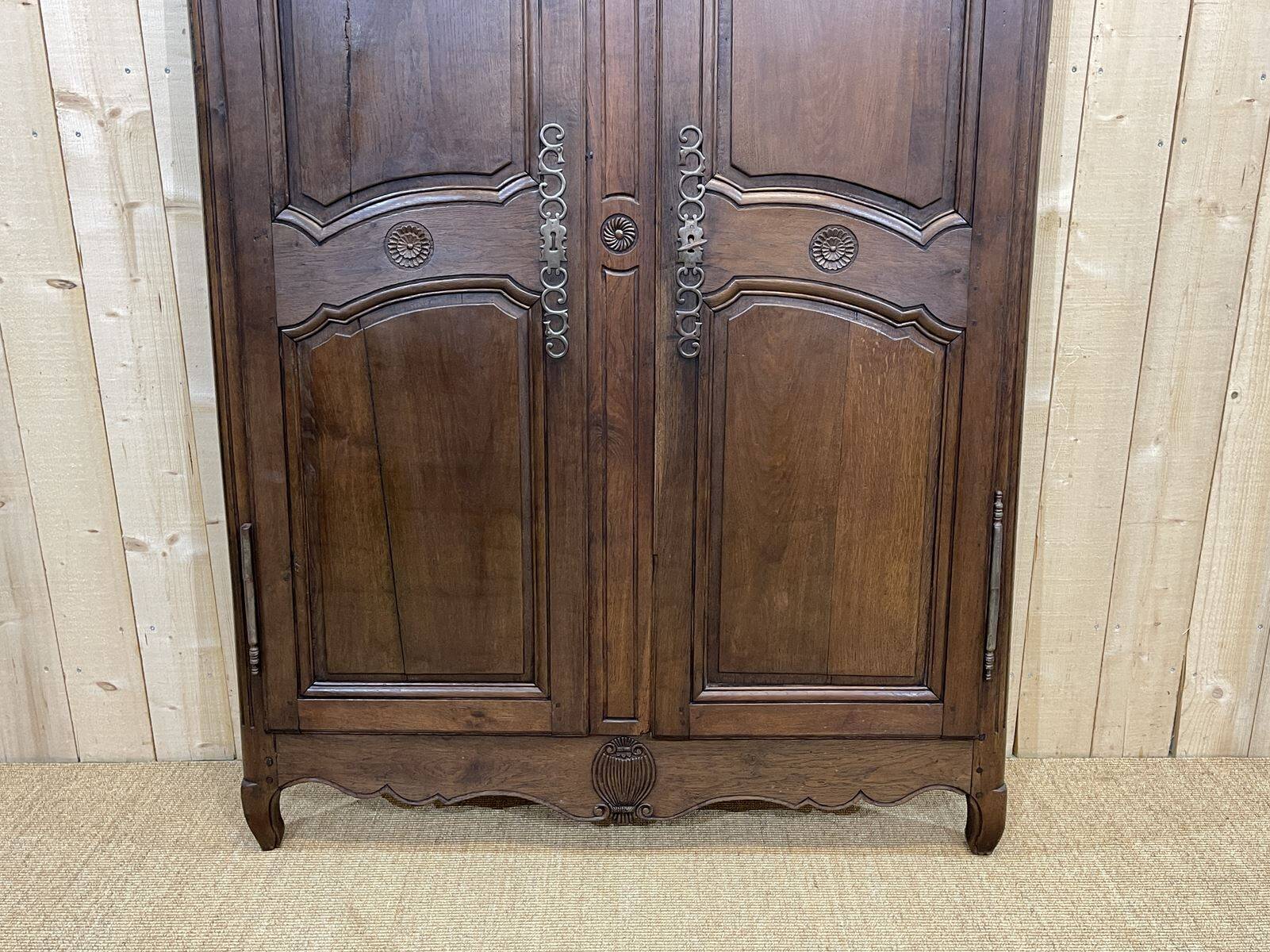18th-century oak wardrobe front