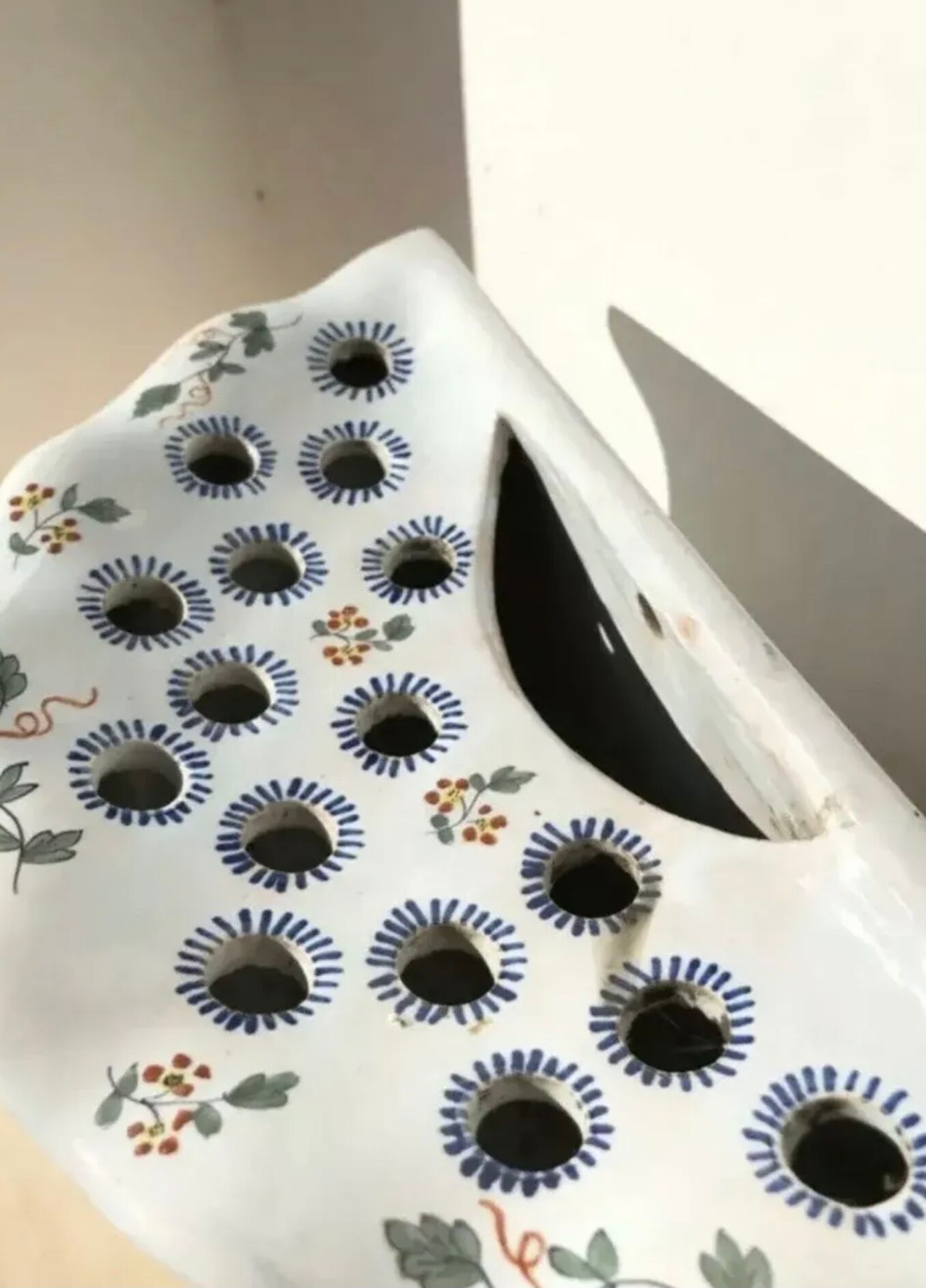 Flower holder old wall flower in earthenware signed MD porcelain hand painting