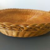 Old woven wicker fruit basket, wicker bread basket, round wicker wicker basket