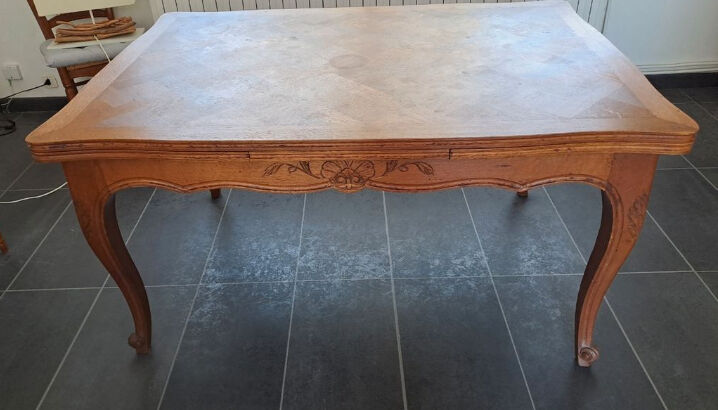 Louis XV style extendable table