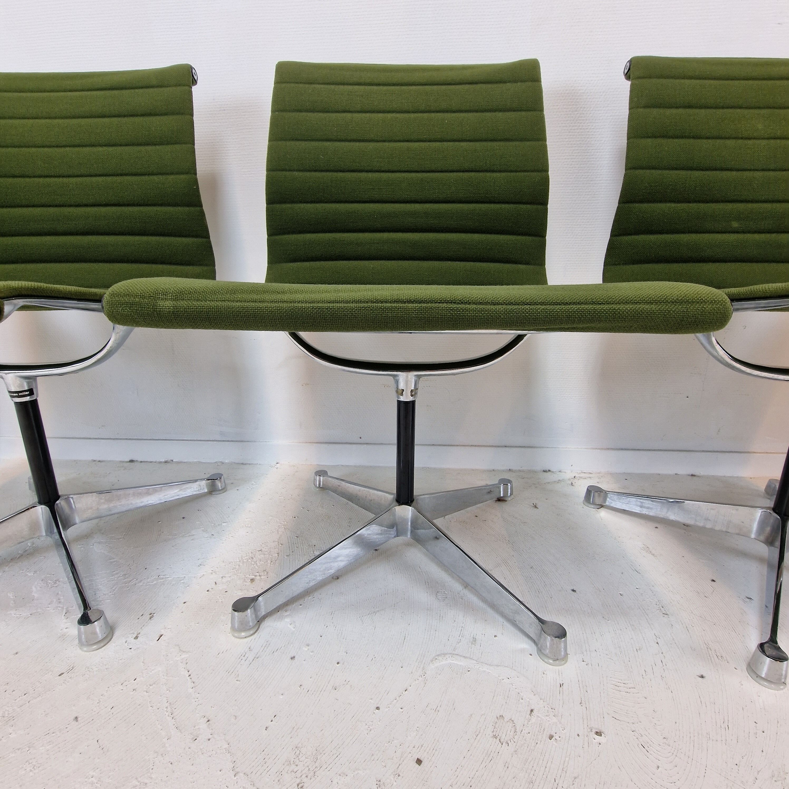 Set of 5 Model EA 105 Chairs by Eames for Herman Miller, 1970's
