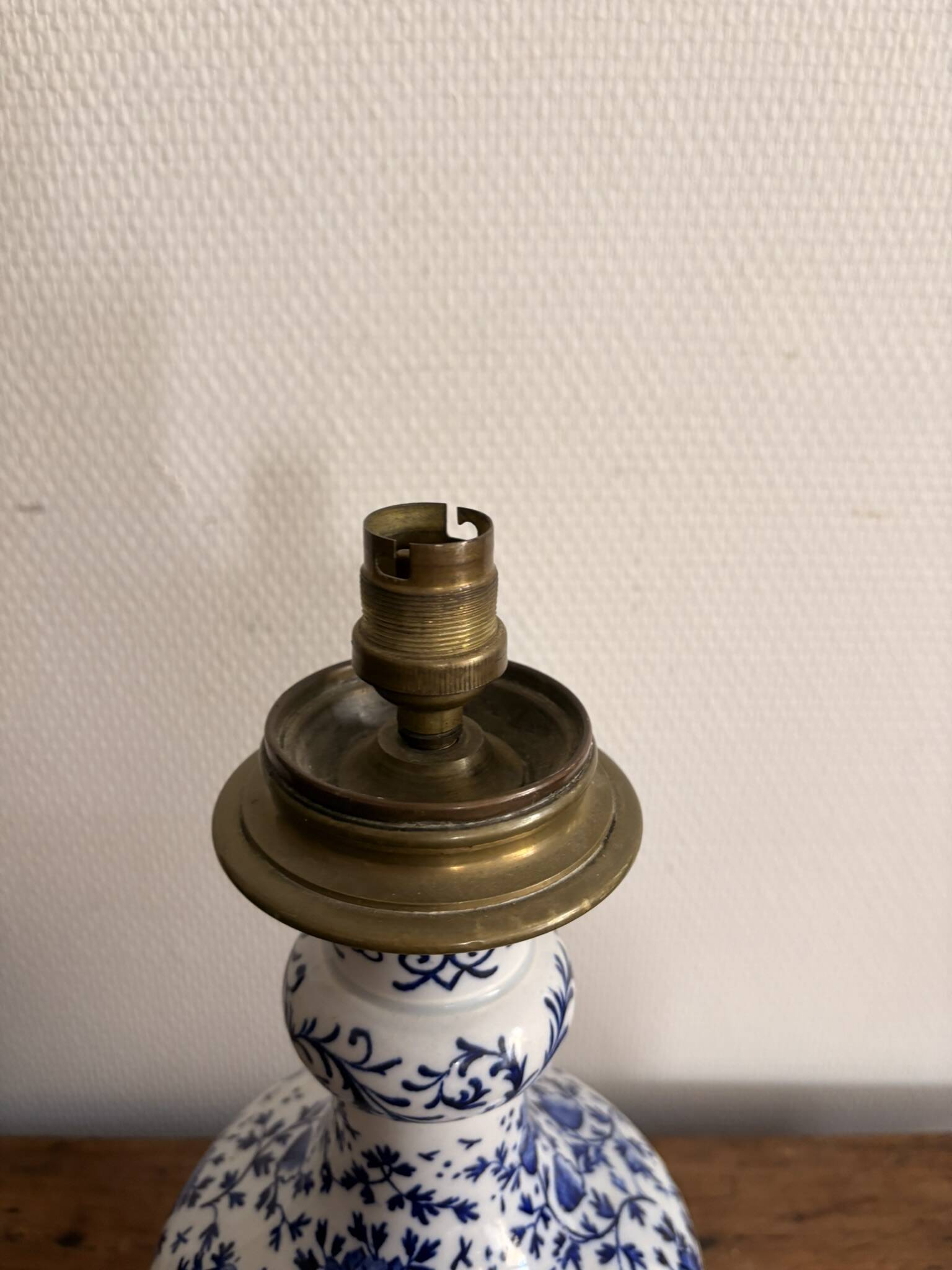 Ancien Lampe Poser Faïence Style Delft Motif Bleu Tulipe Floral