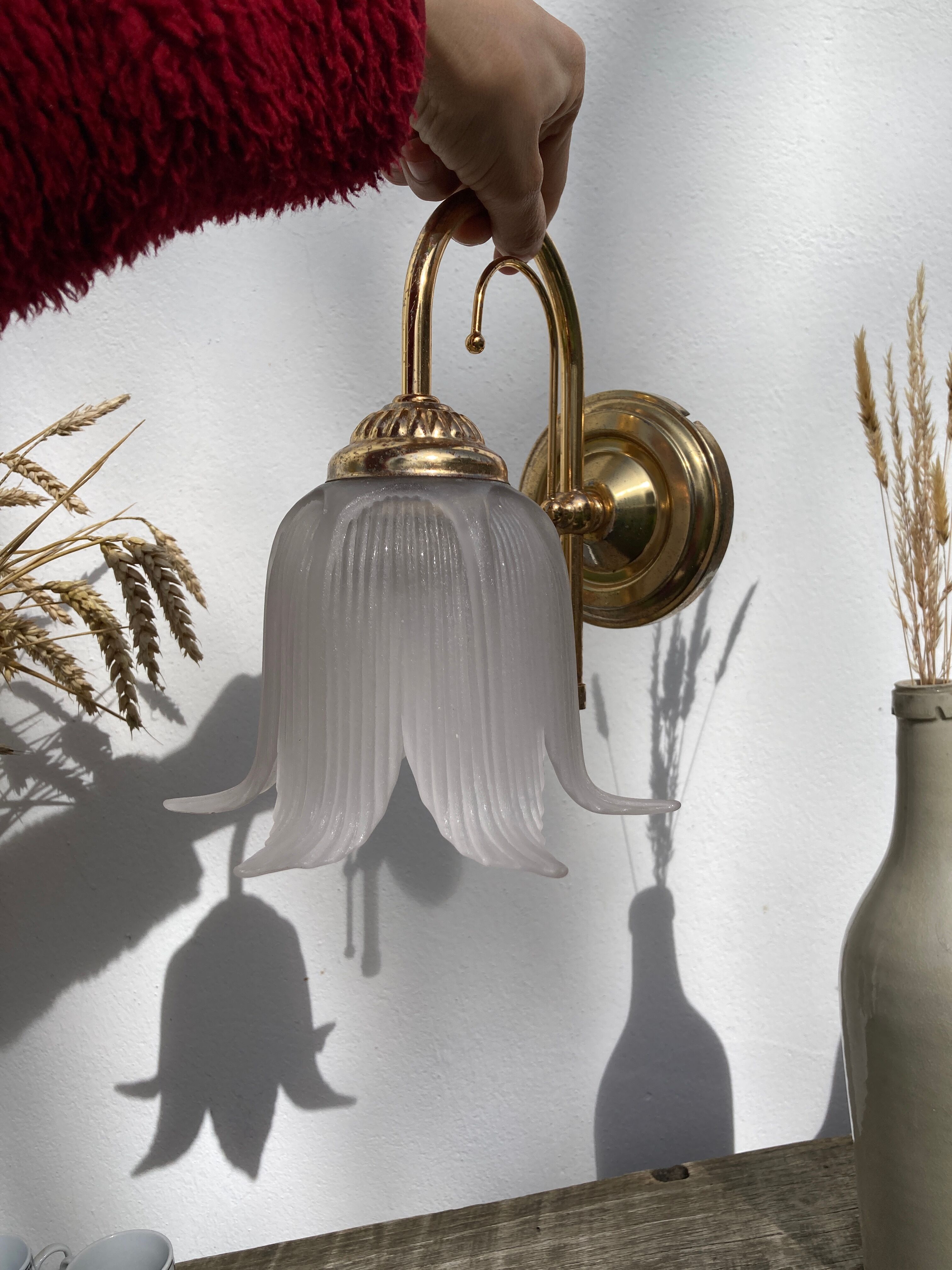 Flower wall lamp in glass and gilded metal