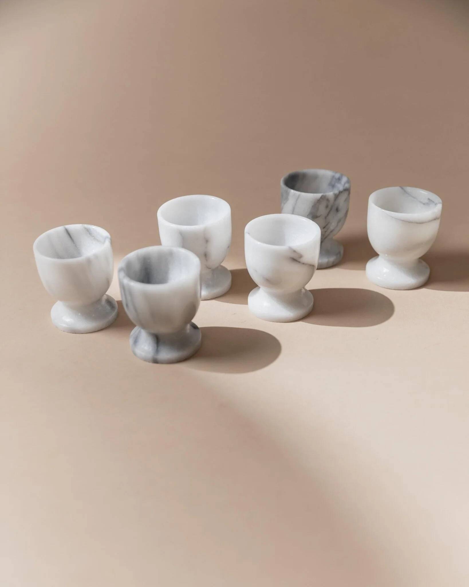 Ensemble de 6 coquetiers en marbre vintage gris et blanc – Sculptés à la main, vaisselle italienne des années 50