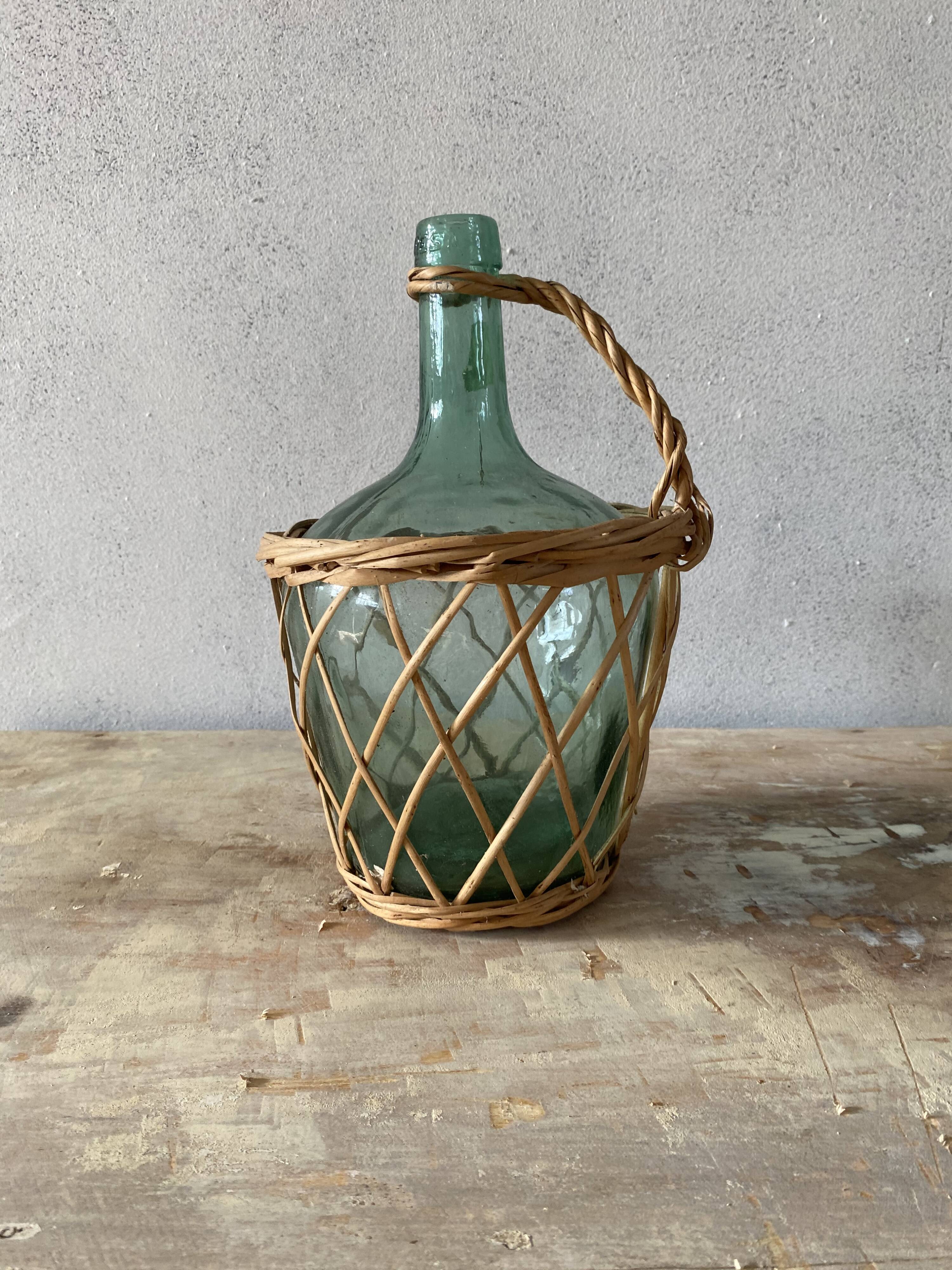 Bouteille dame Jeanne en verre bleu et osier