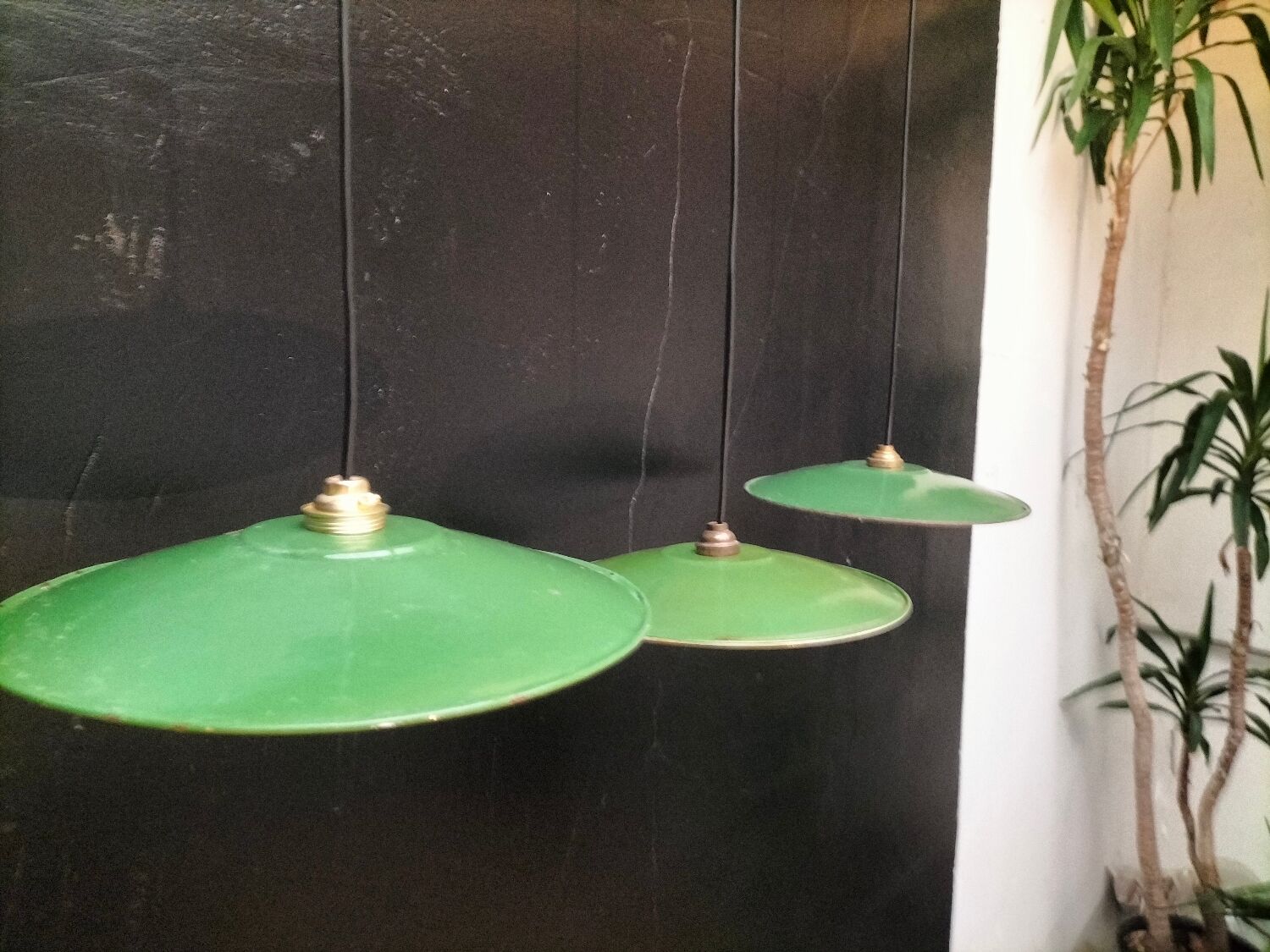 4 suspensions en tôles émaillées