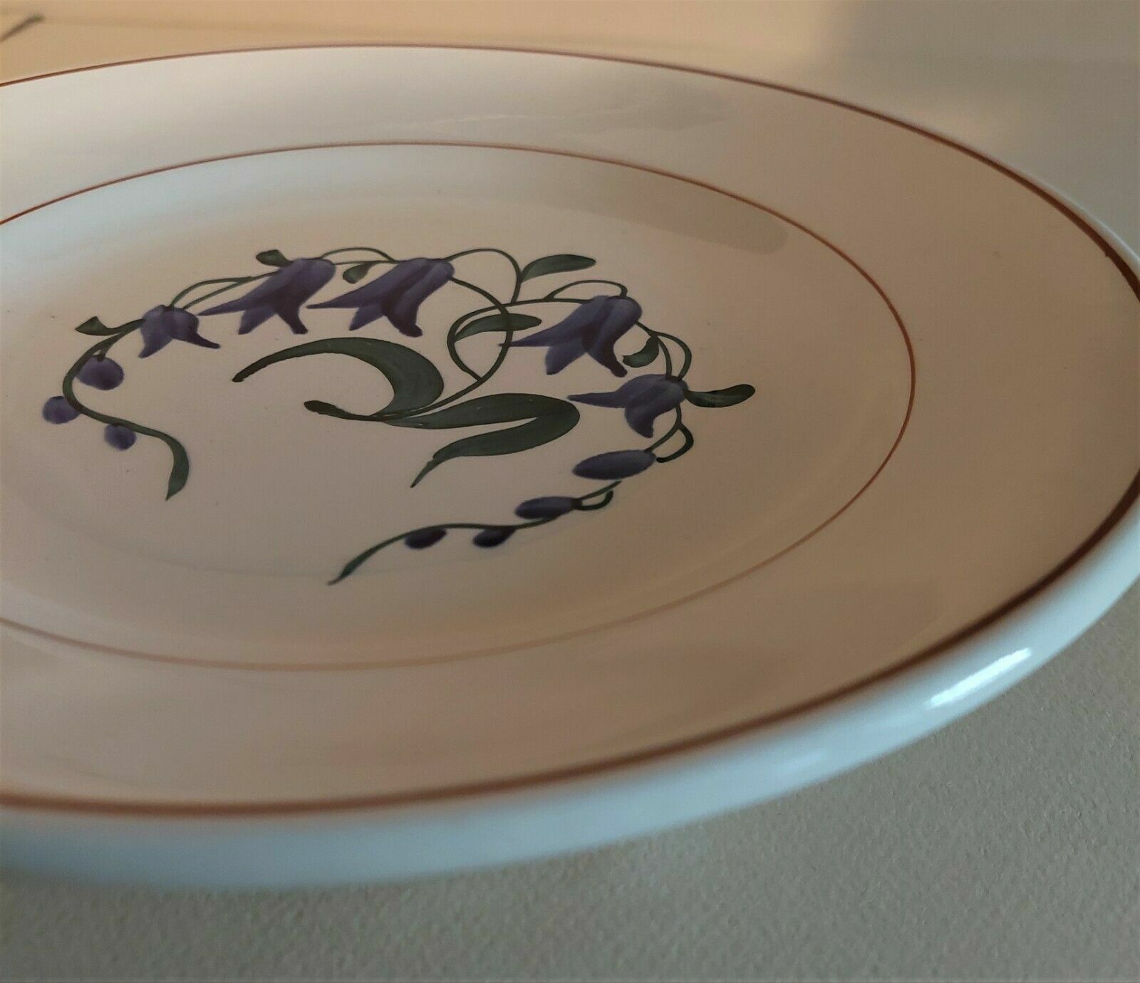 Flat plate with heel earthenware Longchamp décor Simone