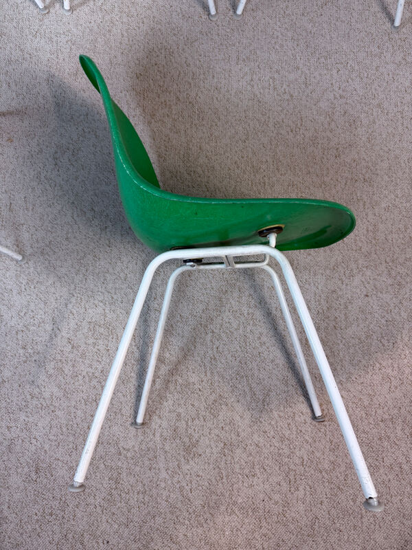 chaise Eames Herman Miller en fibre de verre coloris v