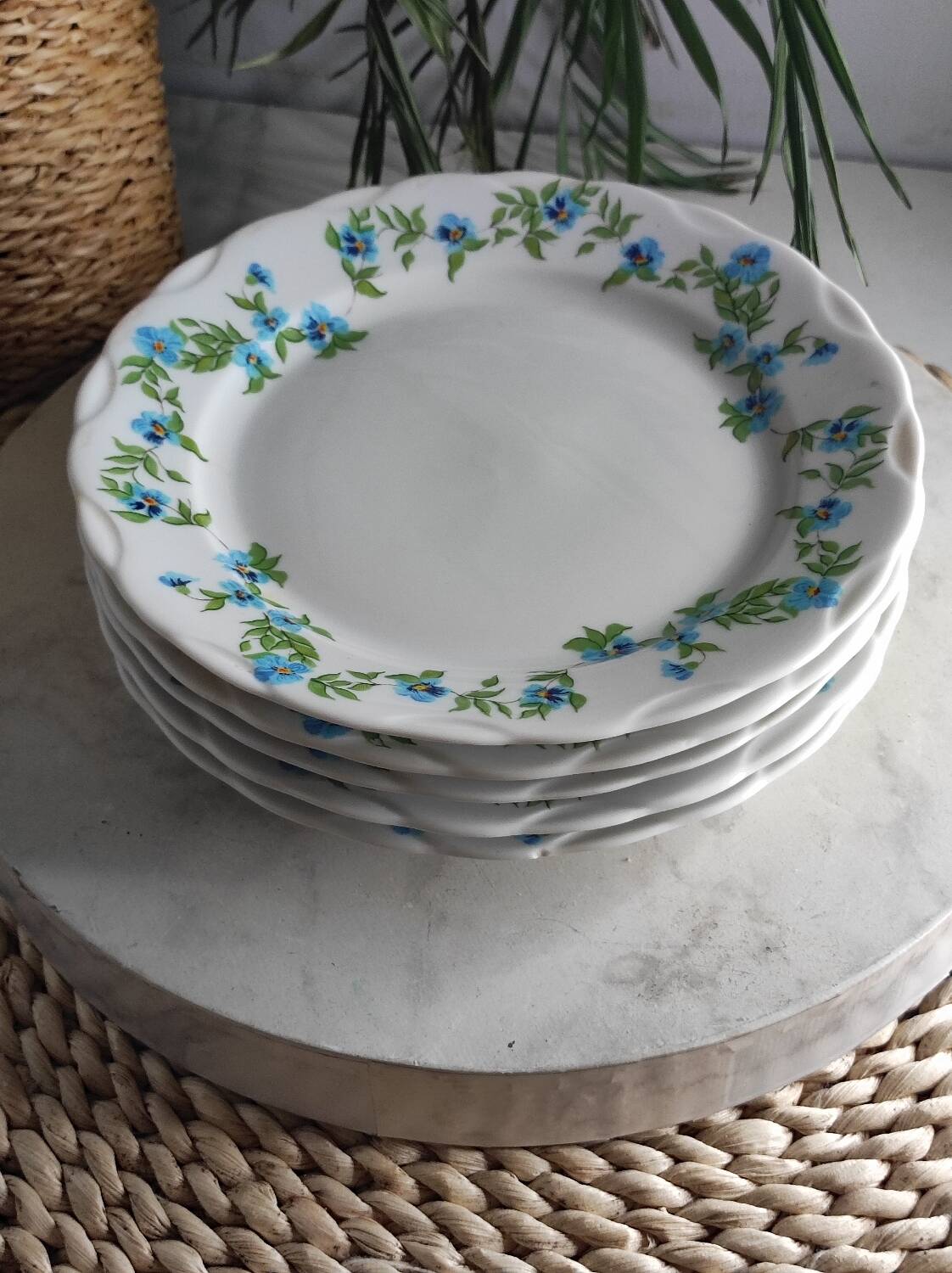 Fine porcelain dessert plates
