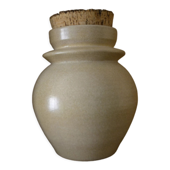 Stoneware pot with cork stopper