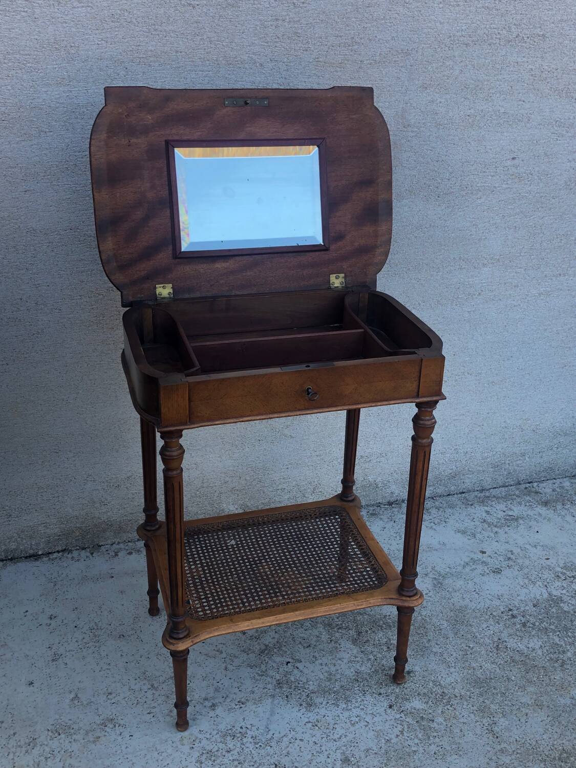 Antique dressing table, walnut pocket emptier