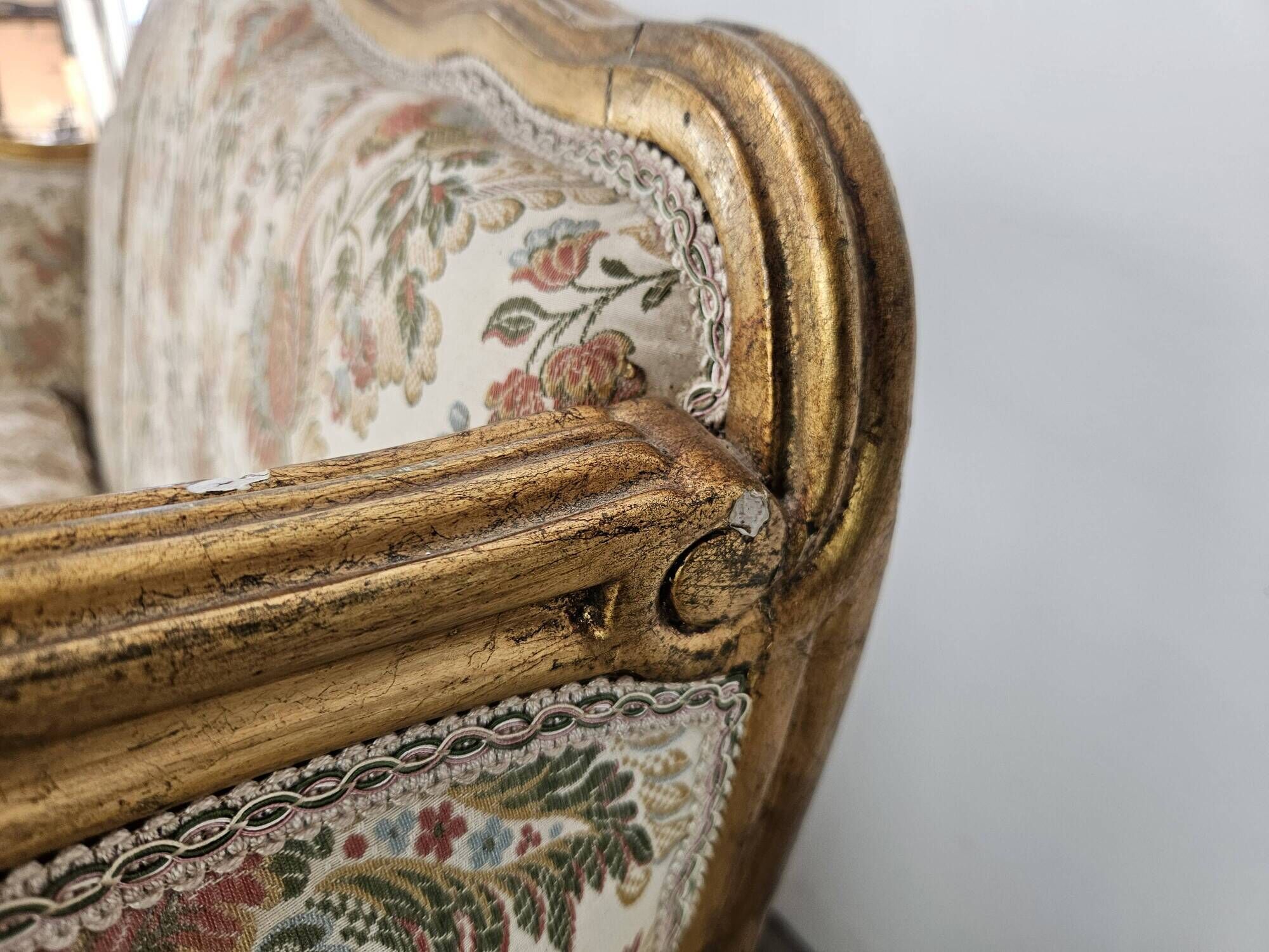 20th Century Italian Baroque Style Sofa in Carved and Gilded Wood