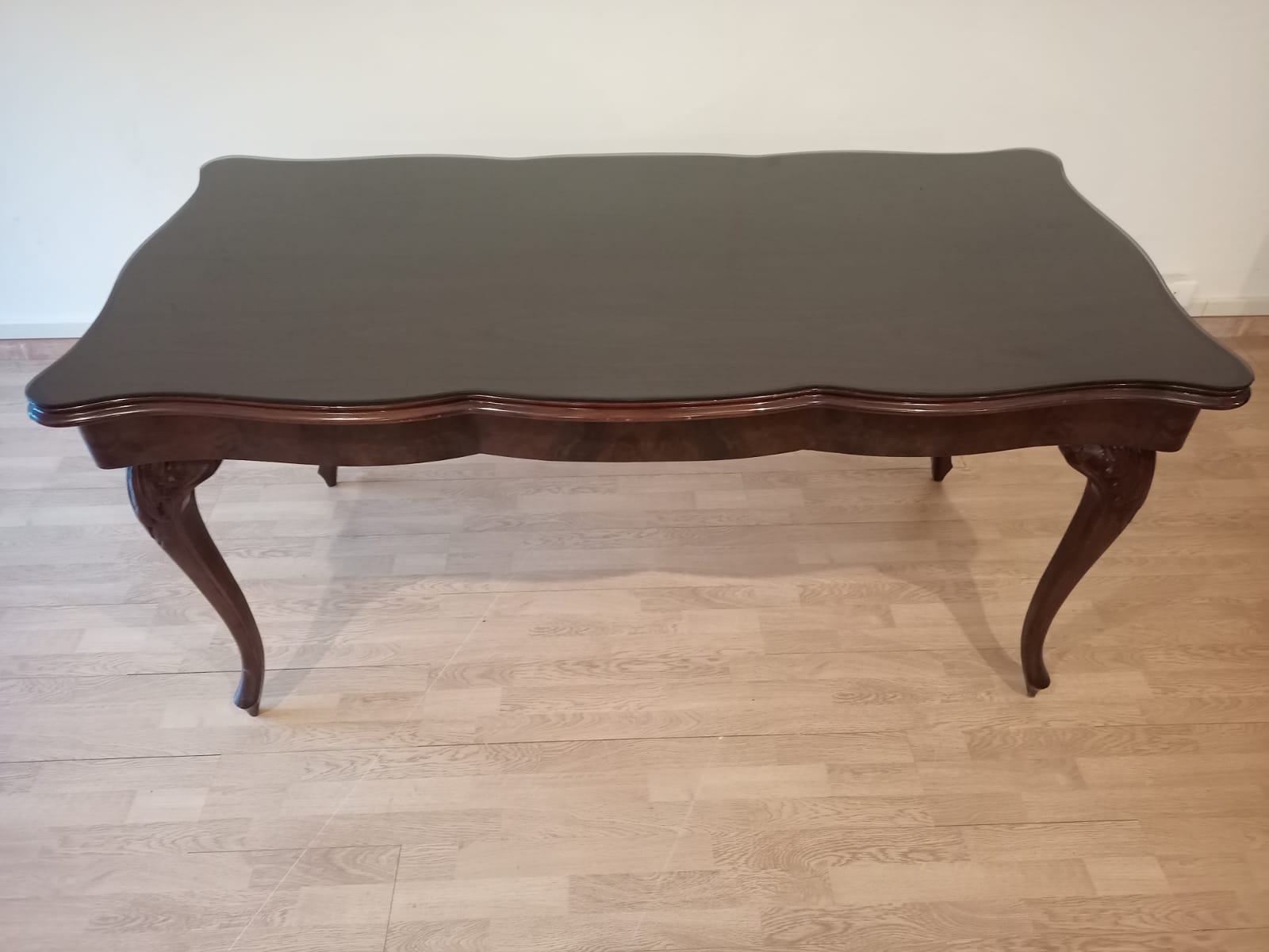 Chippendale mahogany table XXth with walnut piano in smoked tempered glass