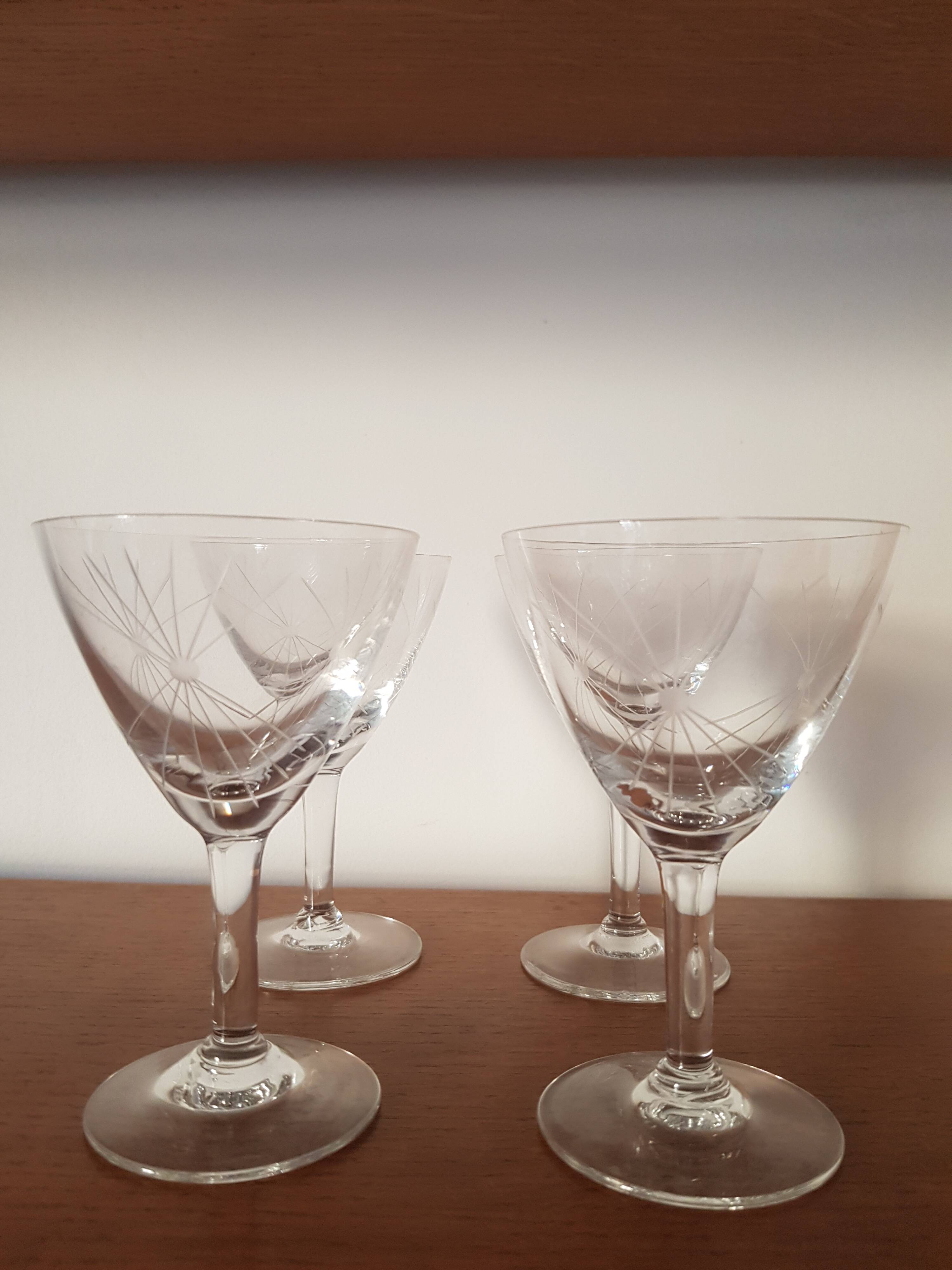 Set of 4 star-engraved glasses from the 50s