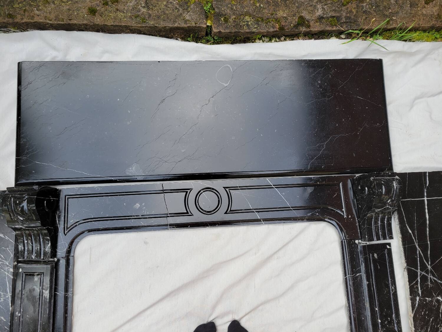 Pompadour fireplace with black marble modillions