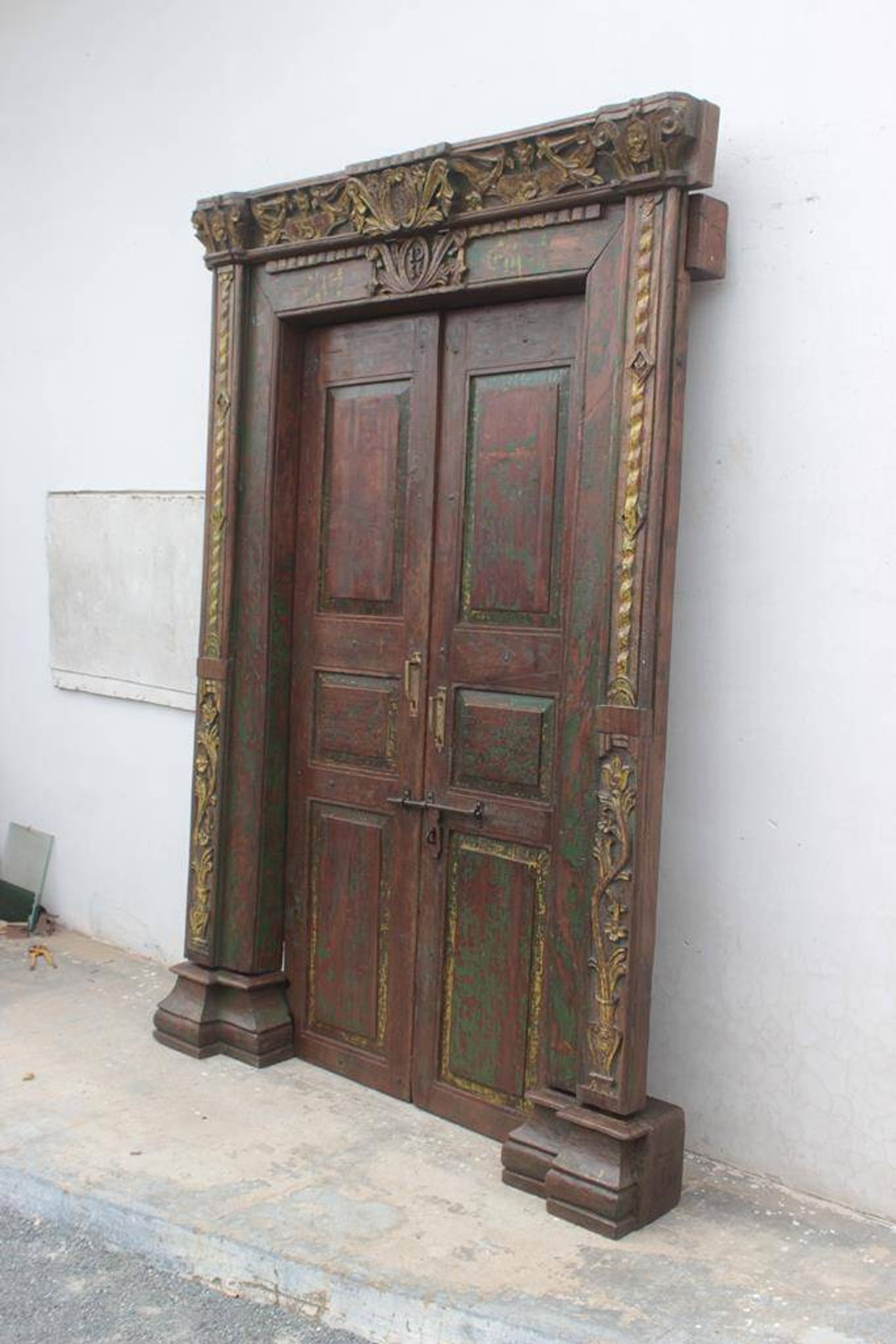 Porte indienne ancienne en teck pièce et patine d'origine