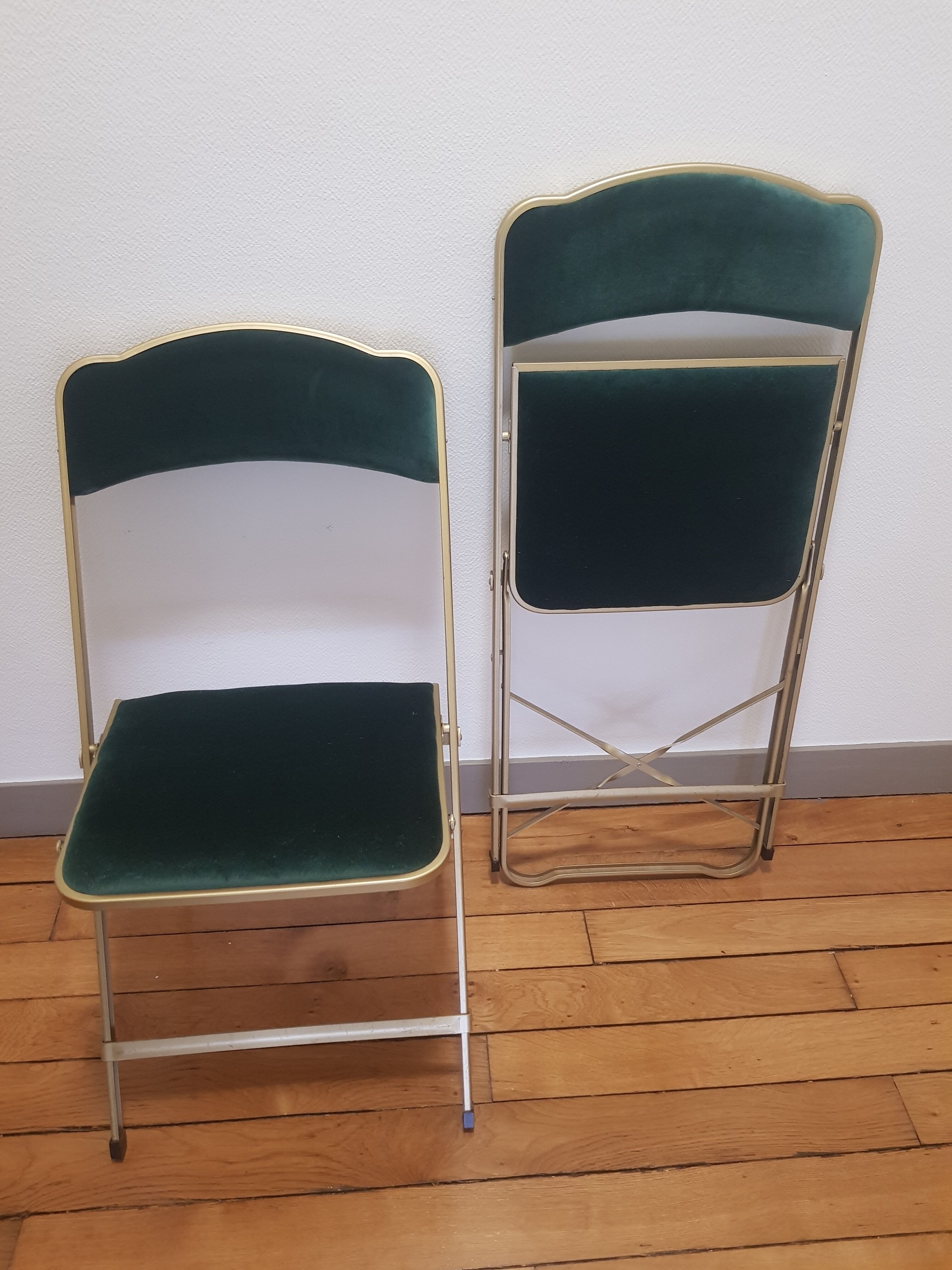 Lot of 2 velvet folding chairs