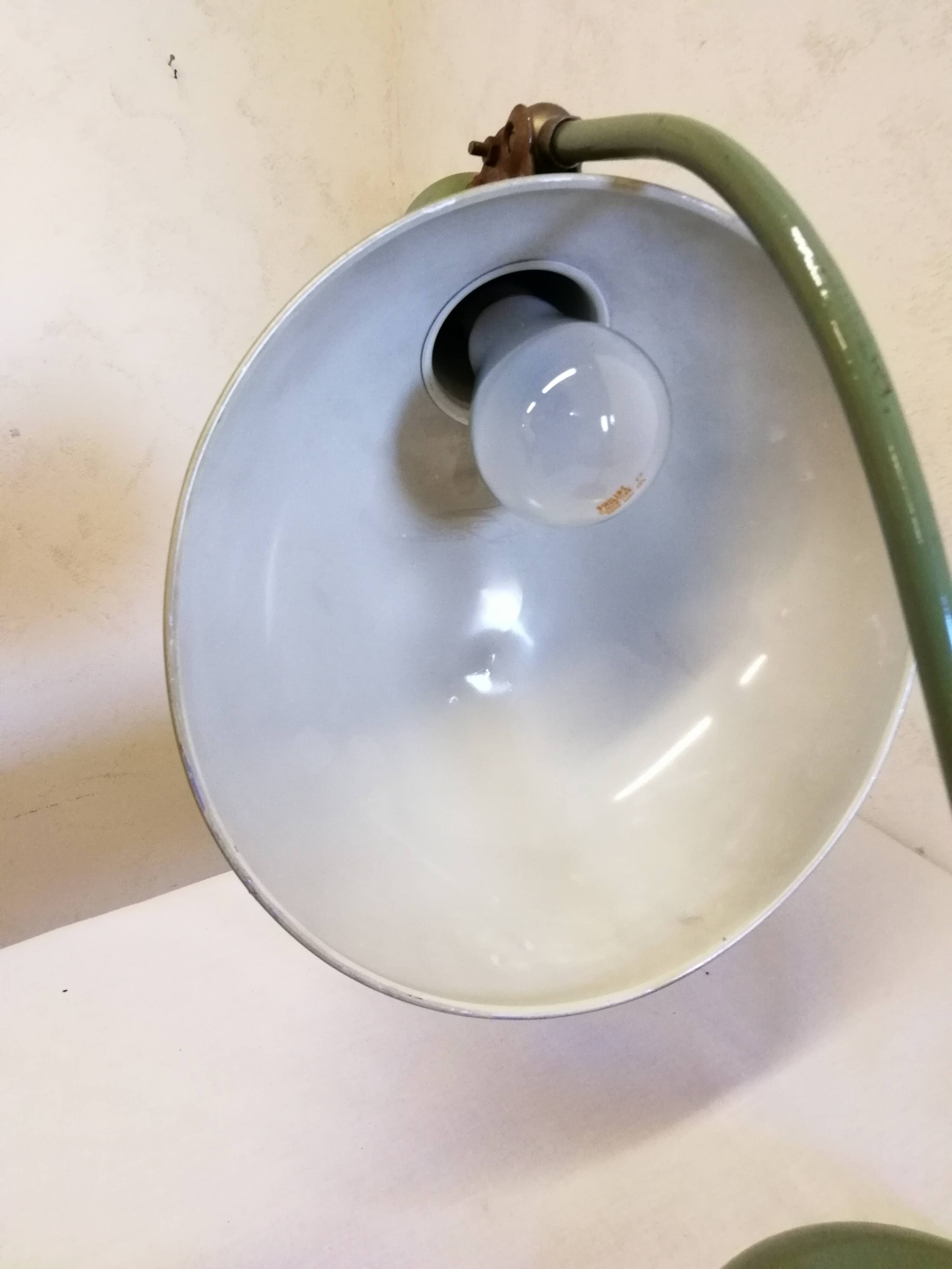 Industrial articulated desk lamp