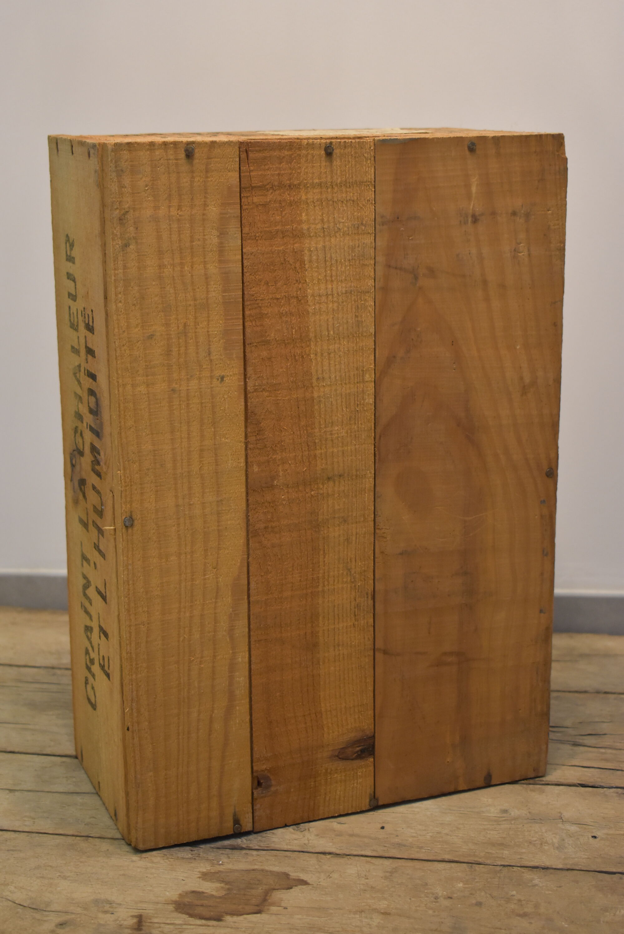 Wooden case of the Nestlé no1 brand