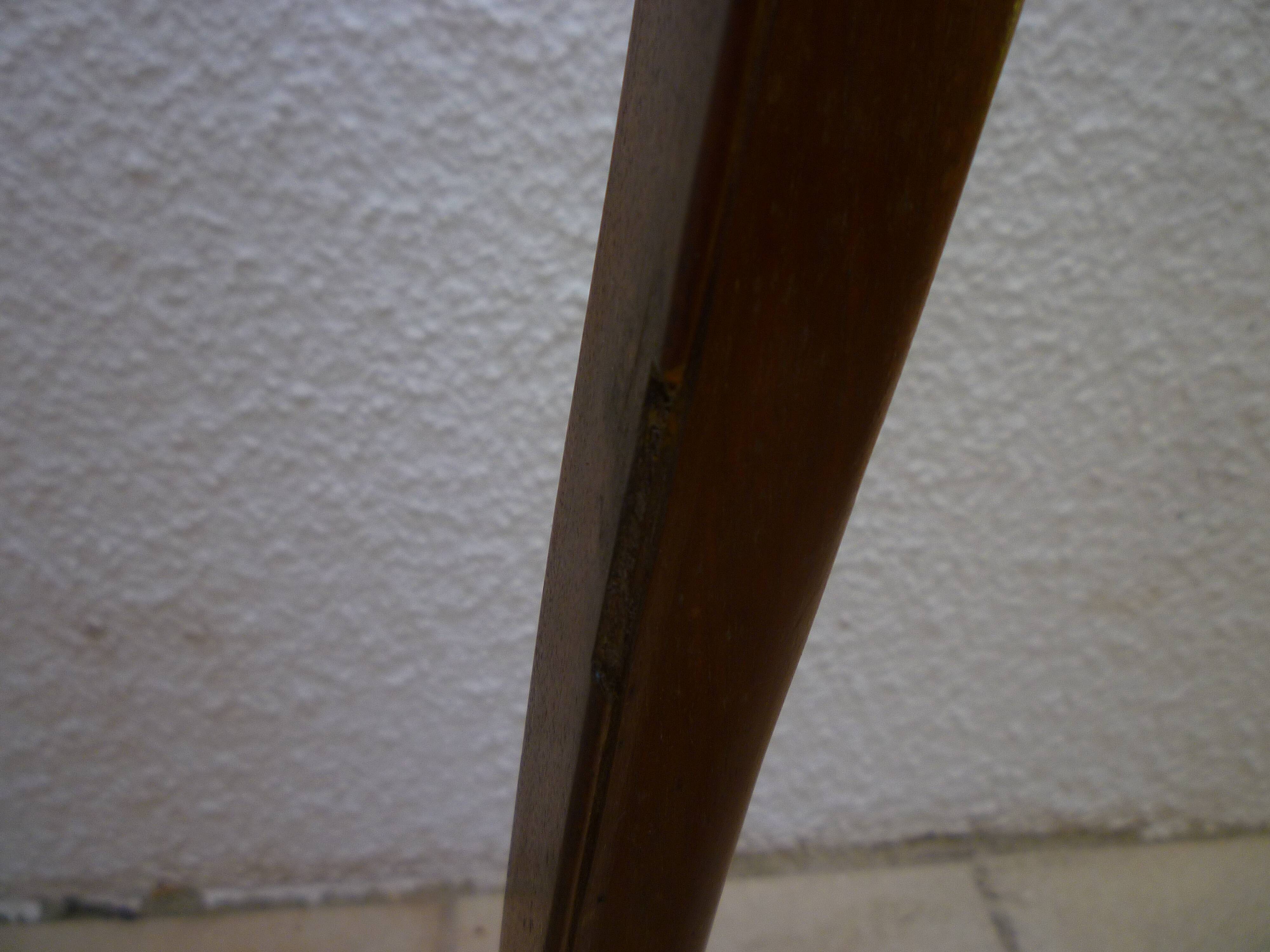 Ancienne selette en bois sculté