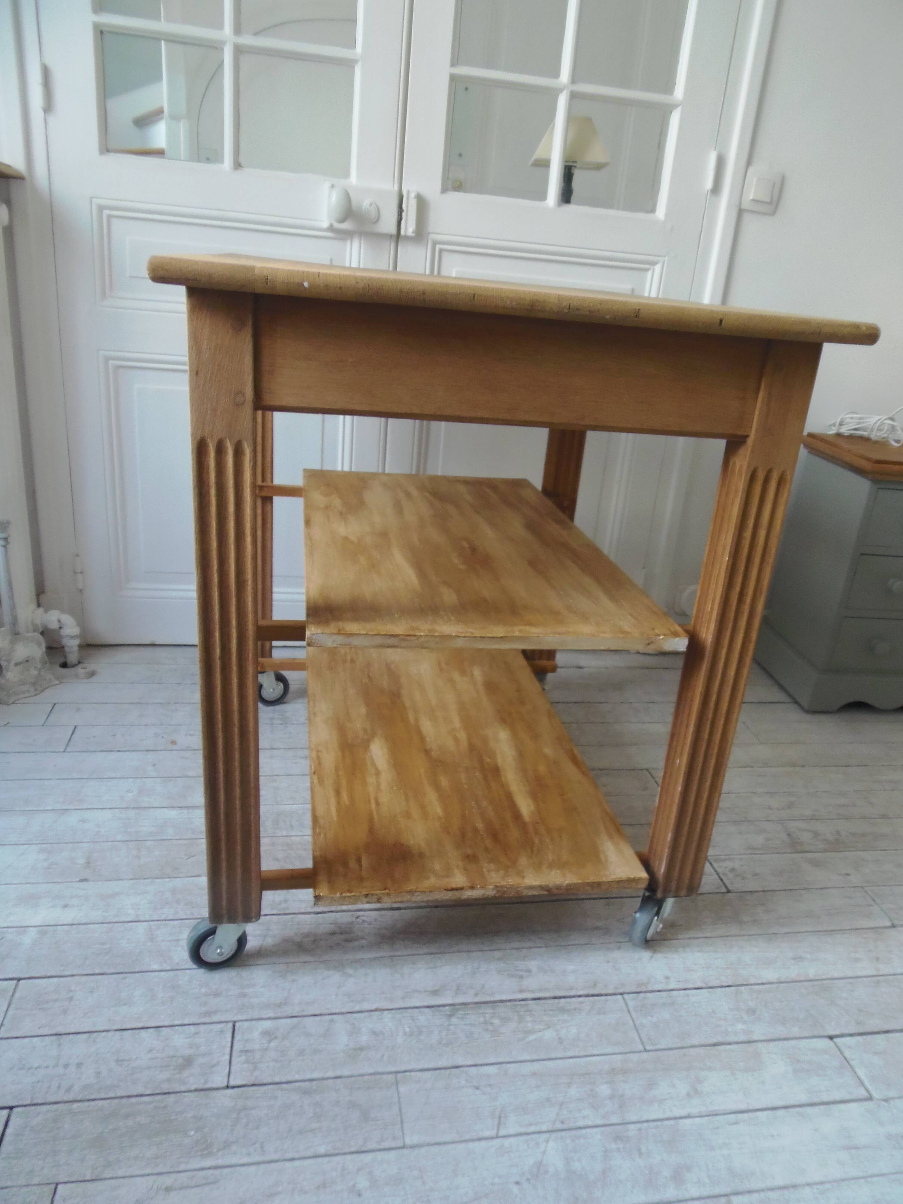 Meuble de métier vintage en chêne sur roulettes.
