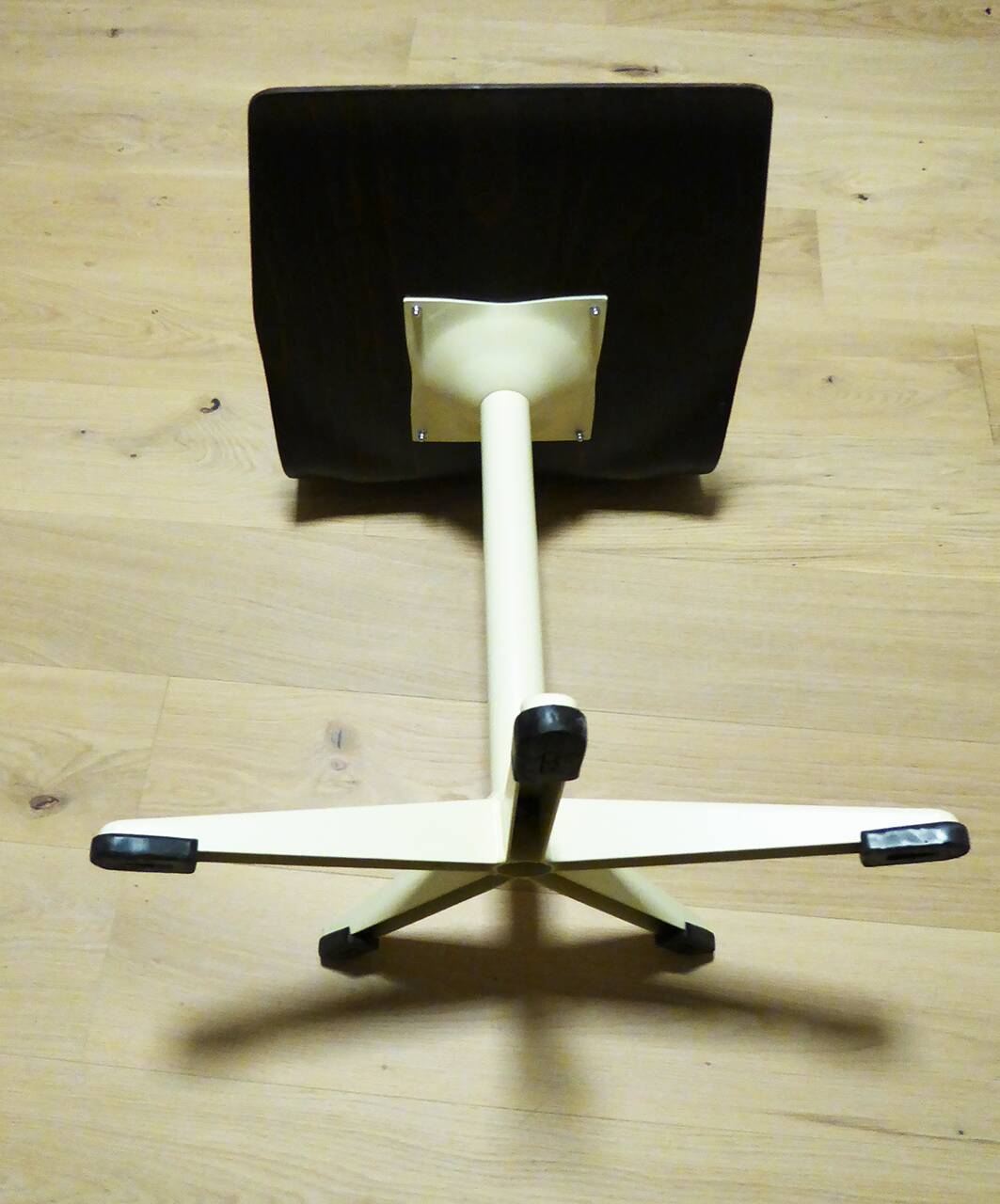 OBO central foot chair