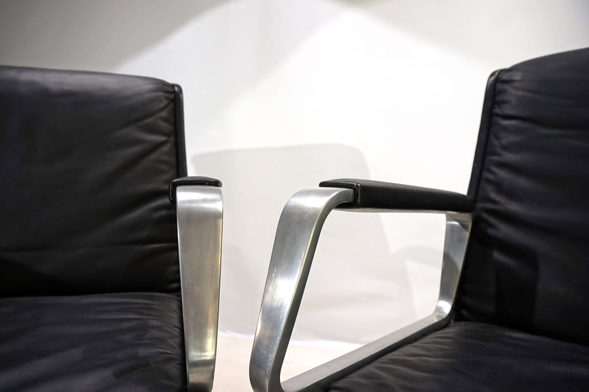 Set of 2 Wilkhahn Delta conference/dining chairs from the Delta Group