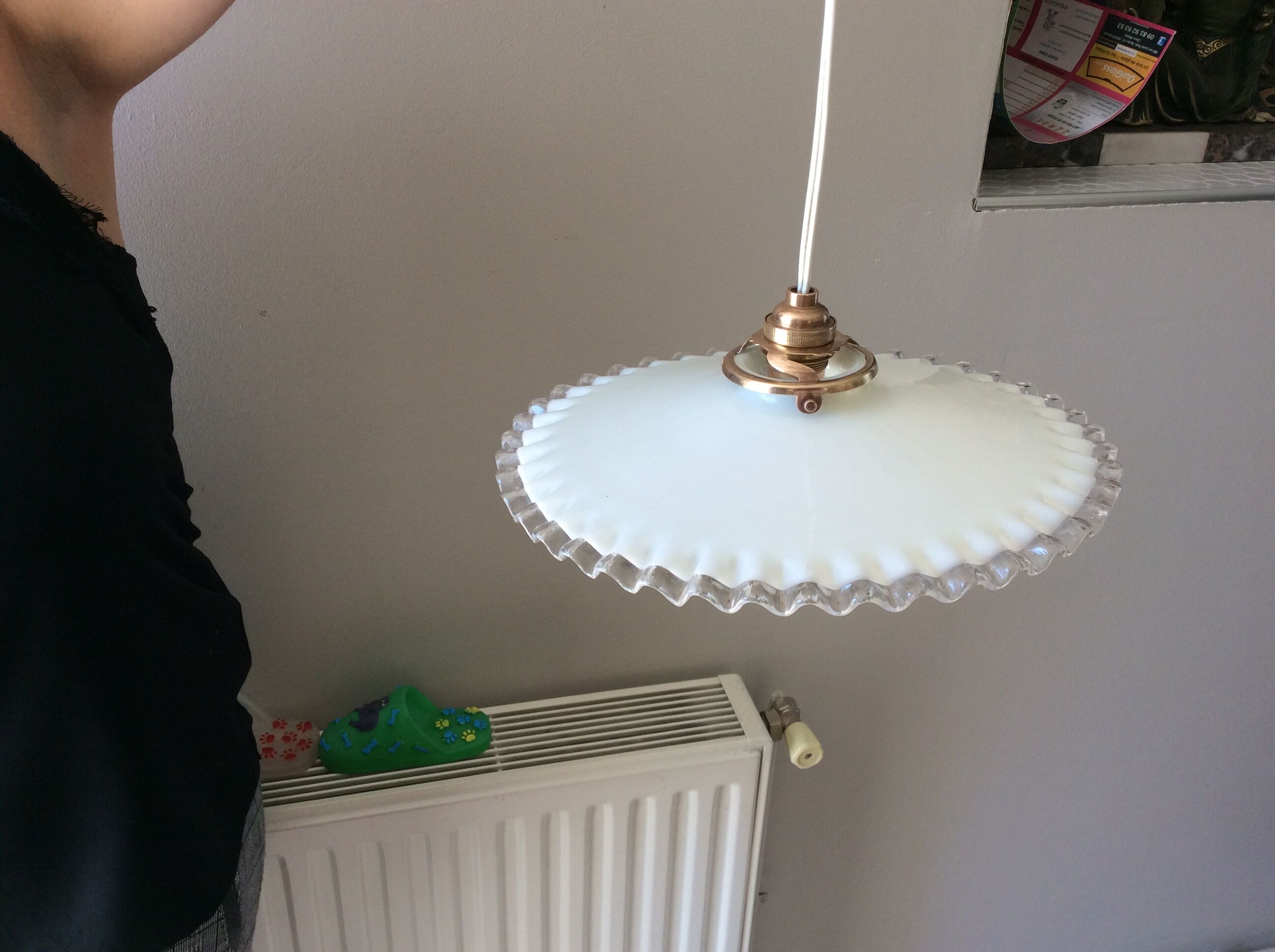 Old suspension in toothed opaline