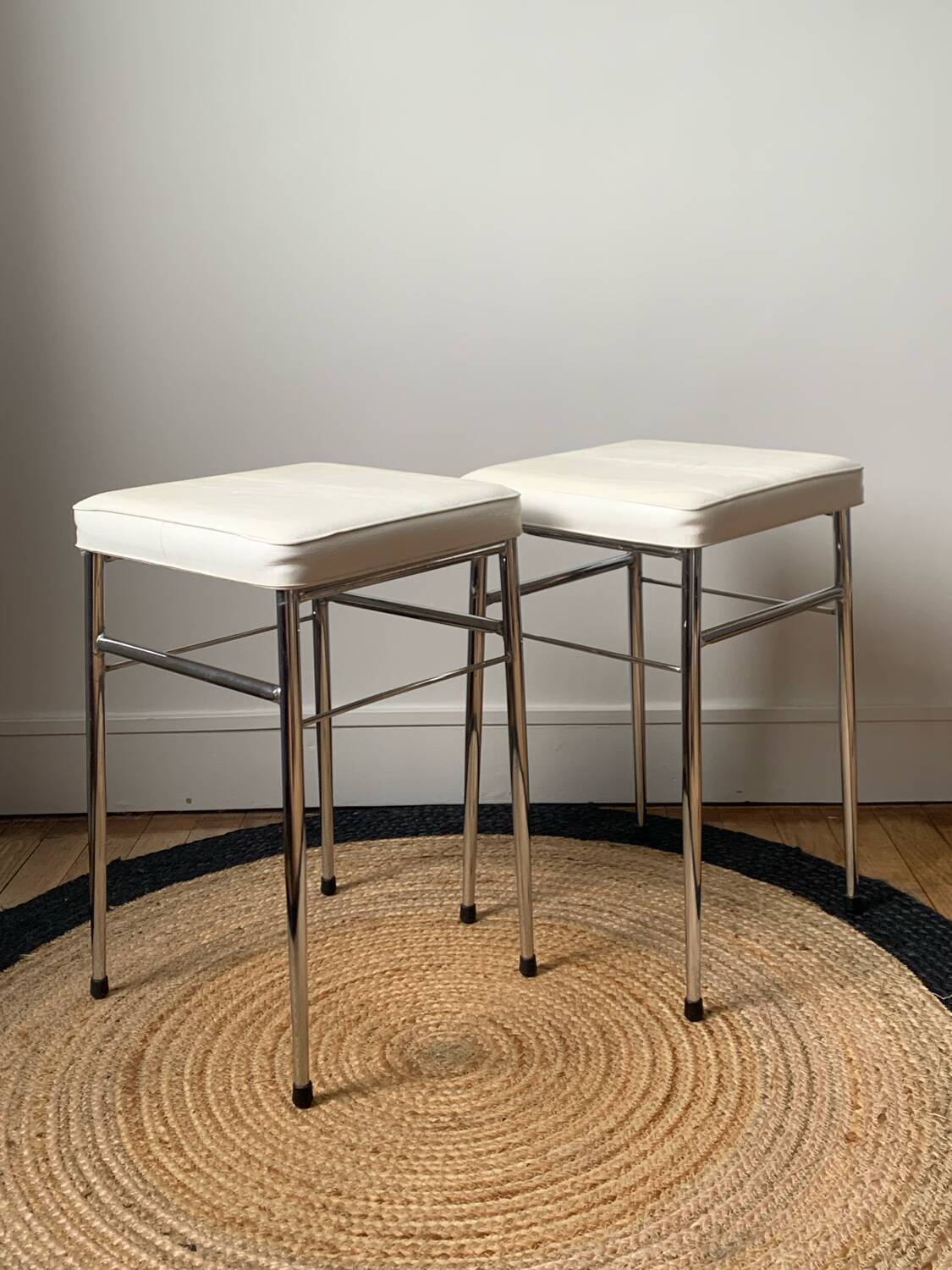 SoudexVinyl chrome stools