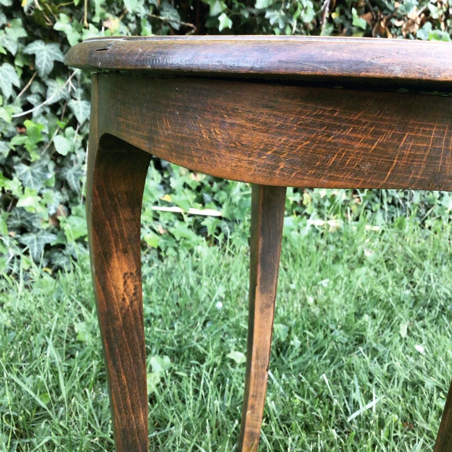 Quadripod pedestal in solid wood