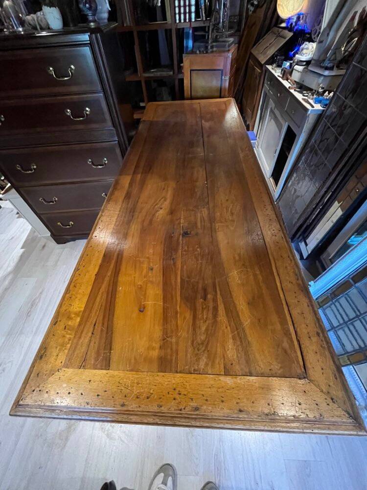 Fine draper's furniture from the late 19th to early 20th century.
