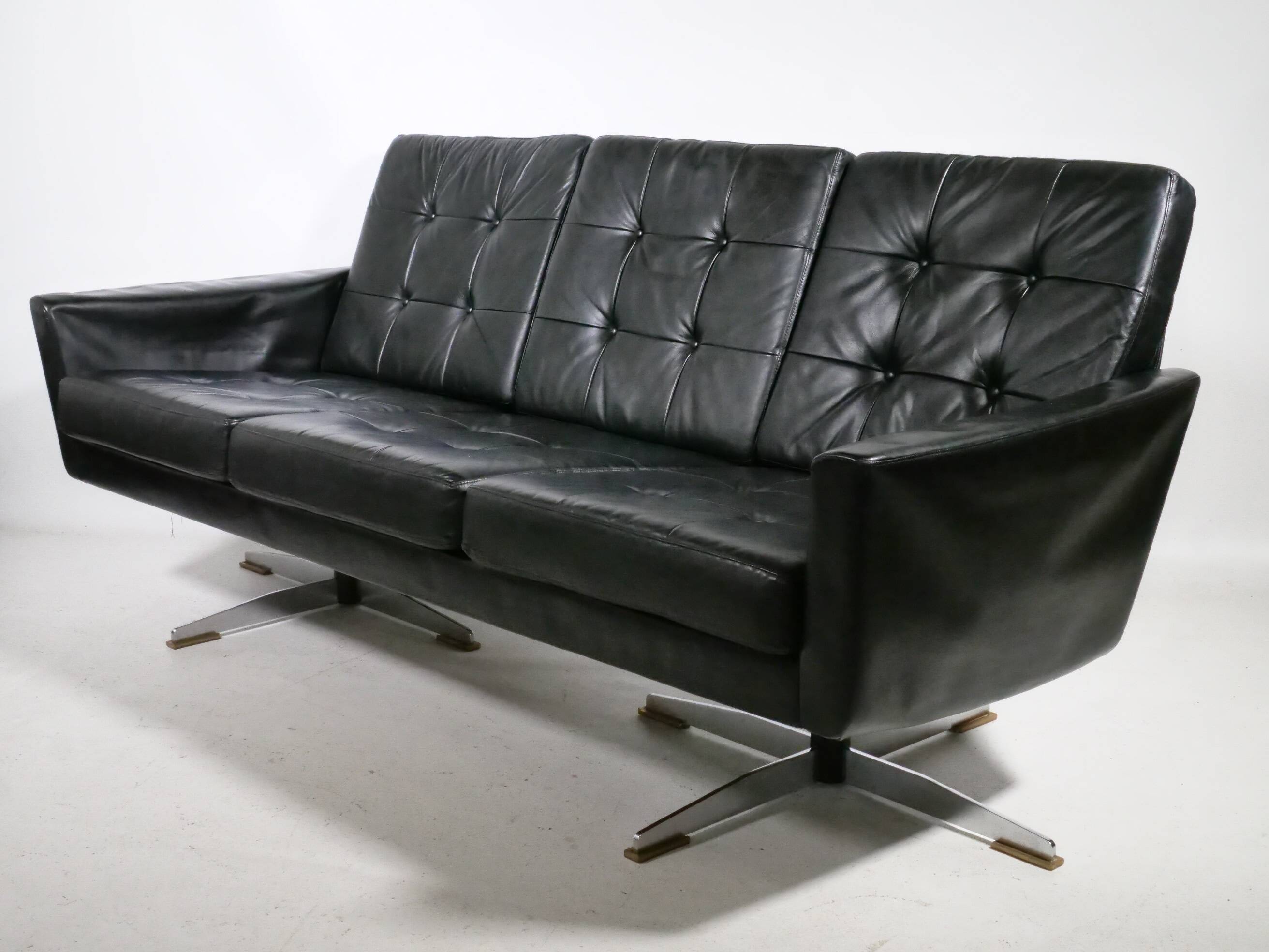 Mid-Century Design Leather Set – Sofa & Armchairs 1960s