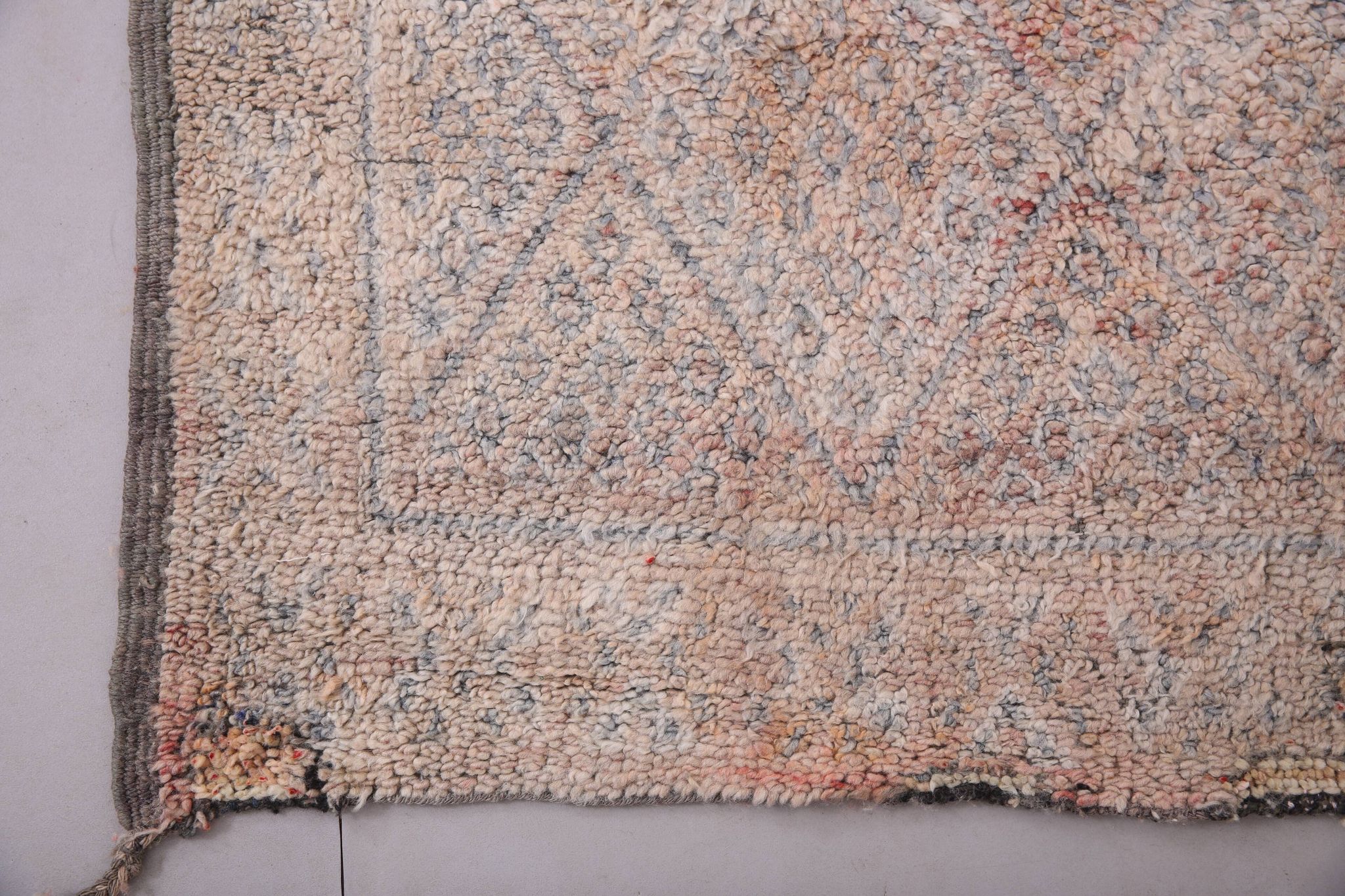 Pale Vintage Moroccan Rug 197 x 306 cm, Berber Wool Rug, Handmade Rug Boho