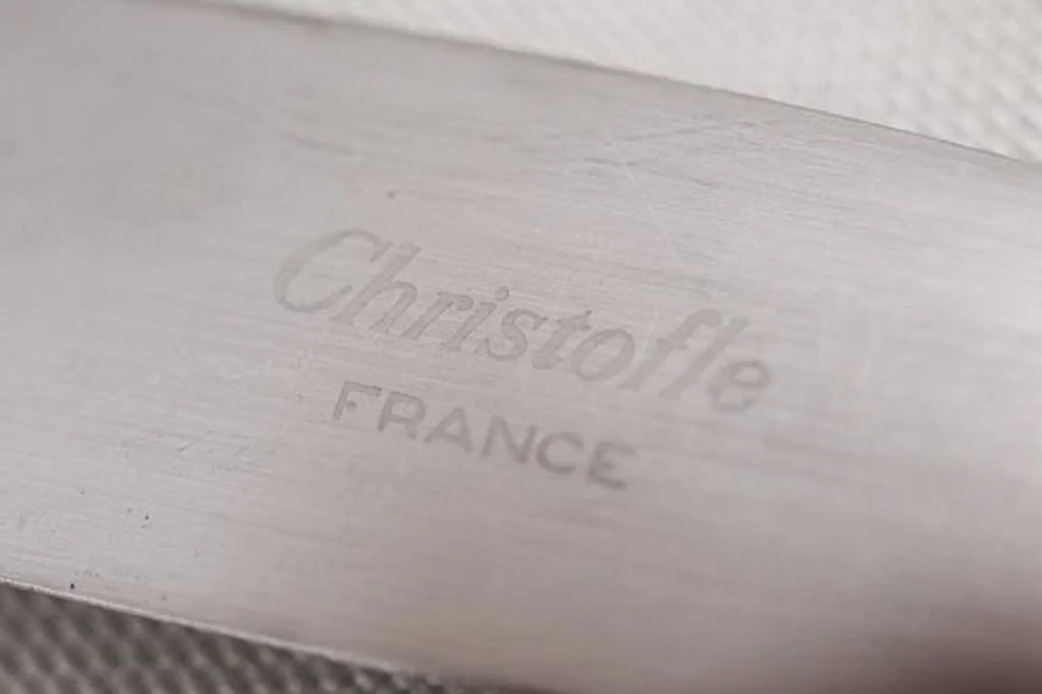 Christofle Marly, 12 silver-plated table knives, in excellent condition.