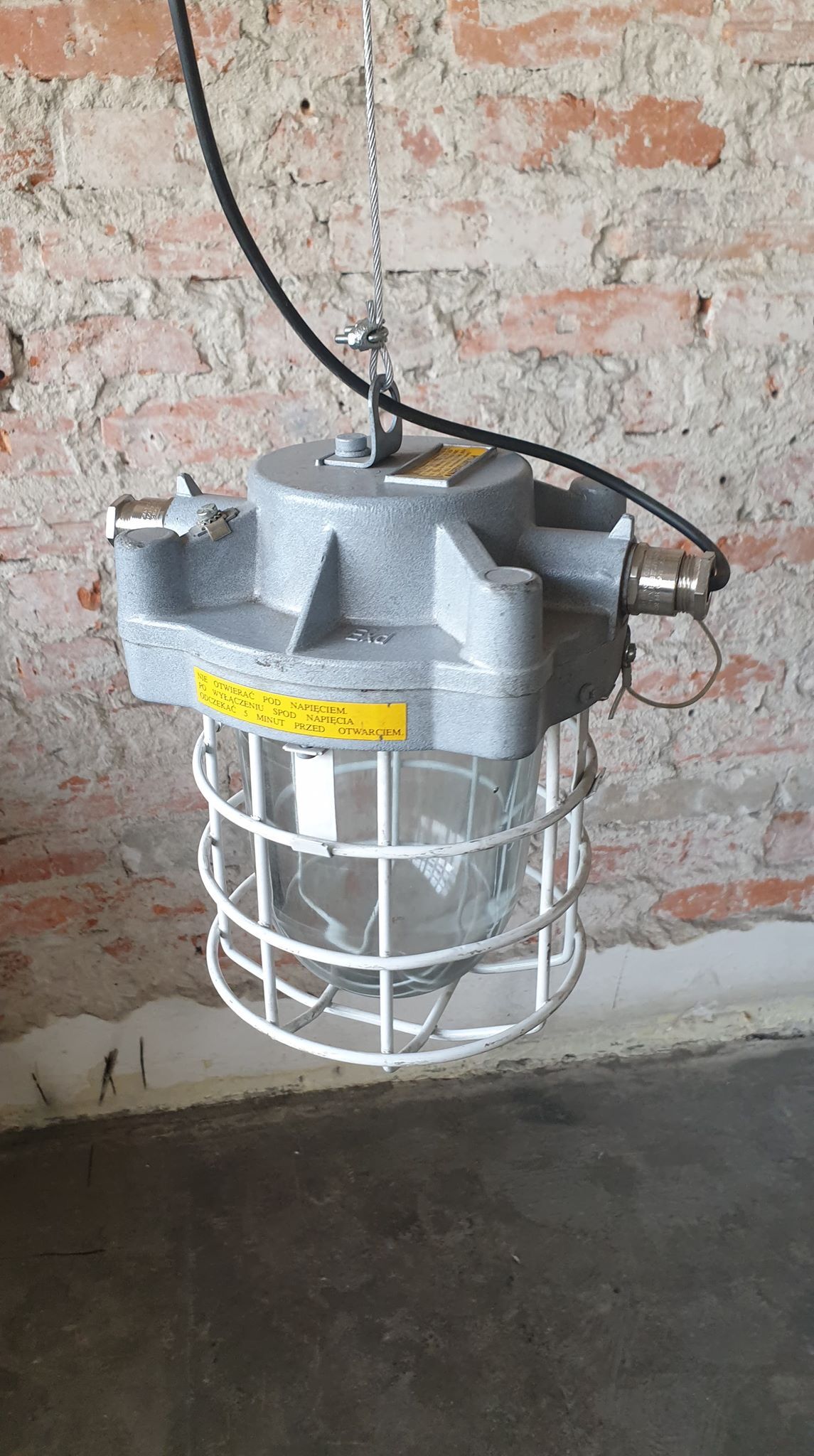 Industrial hanging lamp
