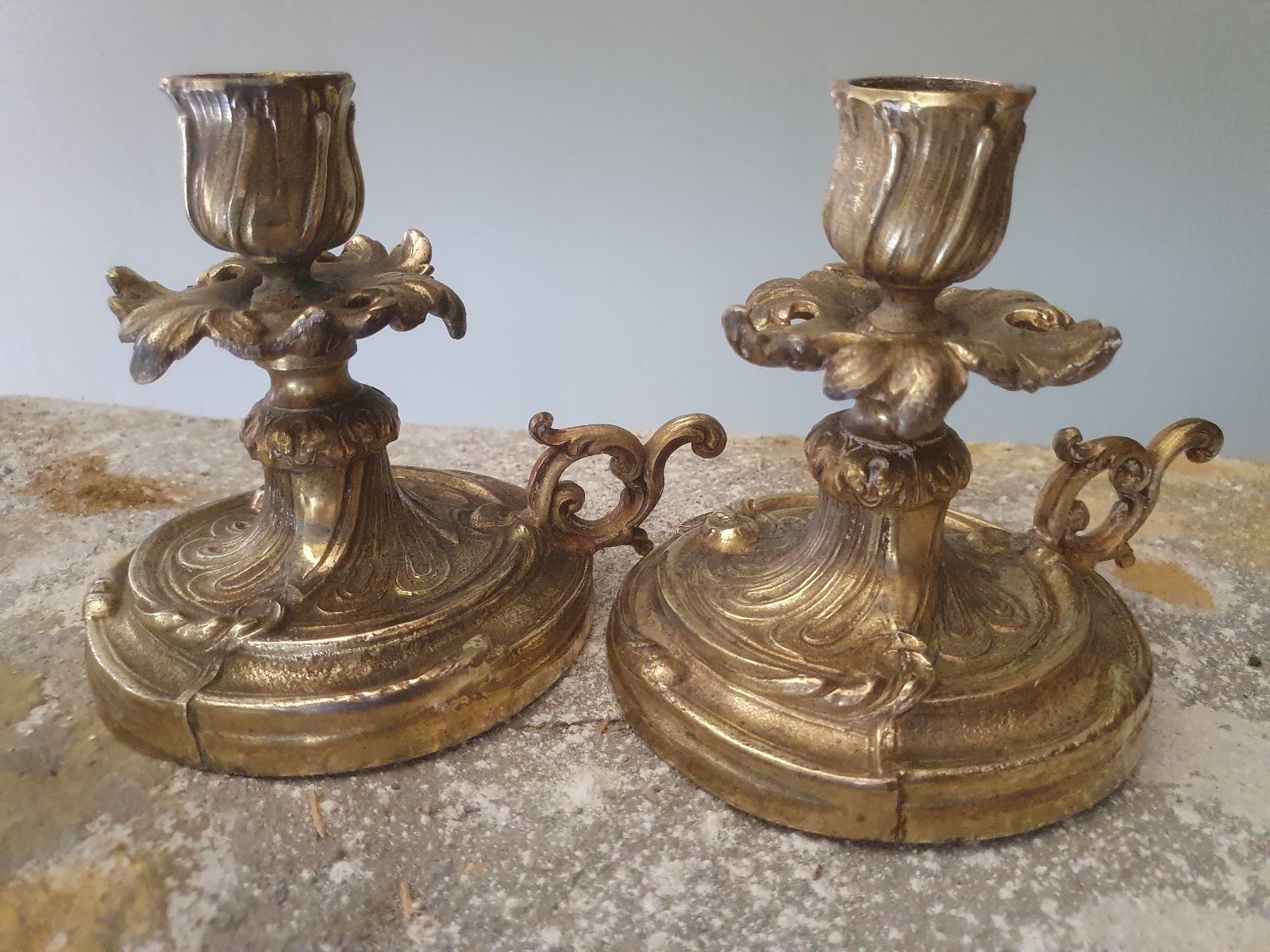 Paire de bougeoirs baroque