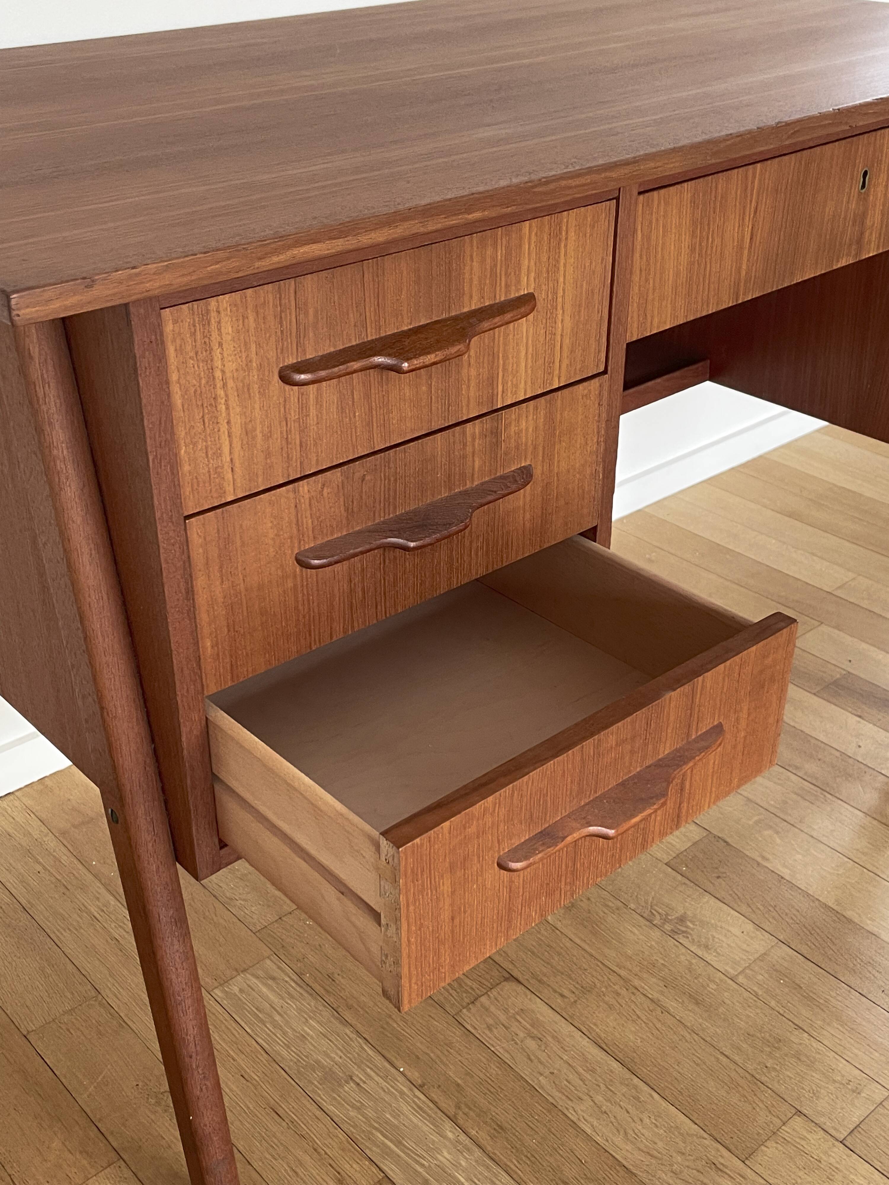 Bureau scandinave en teck 1960